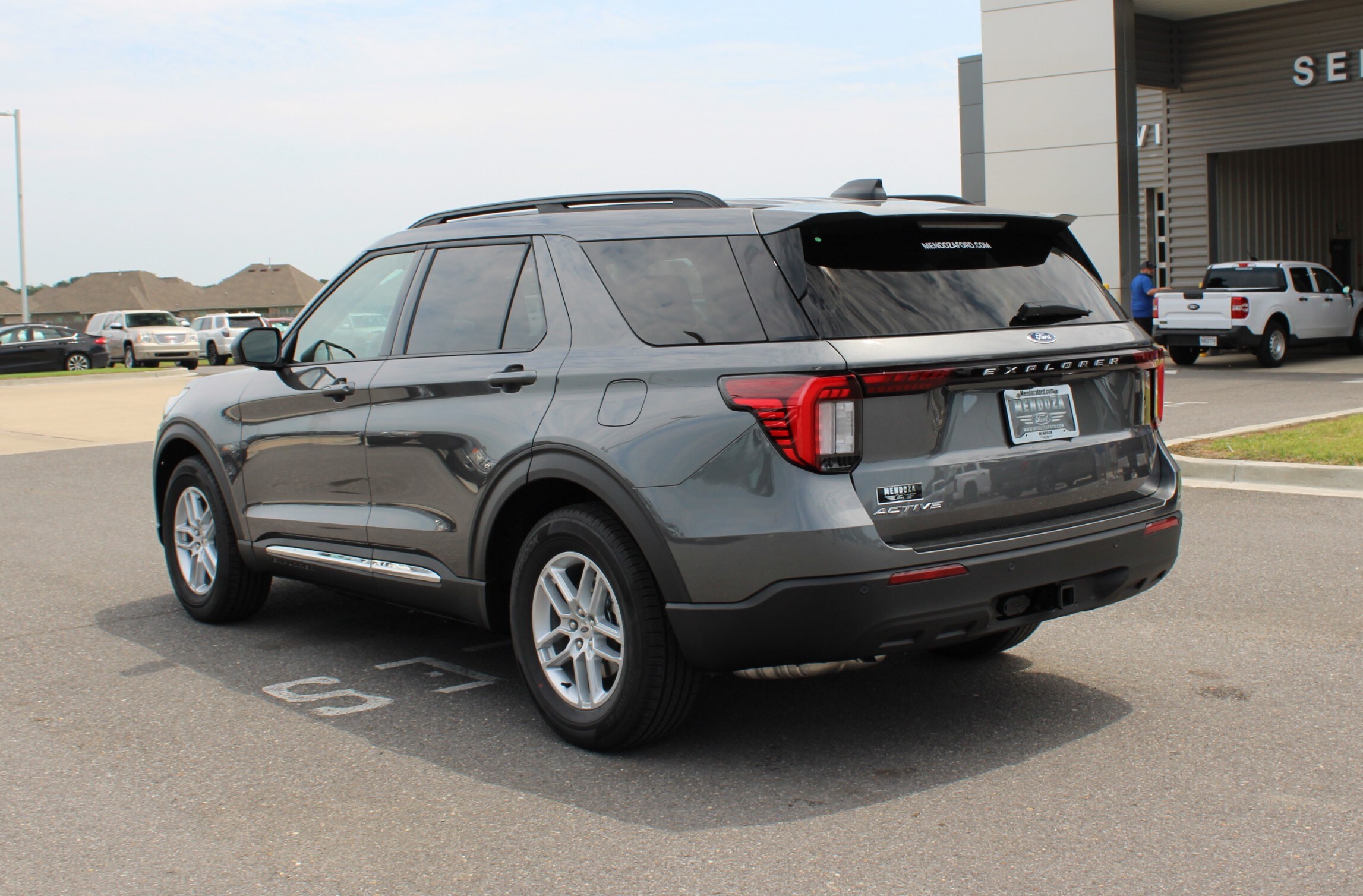 2025 Ford Explorer photo 2