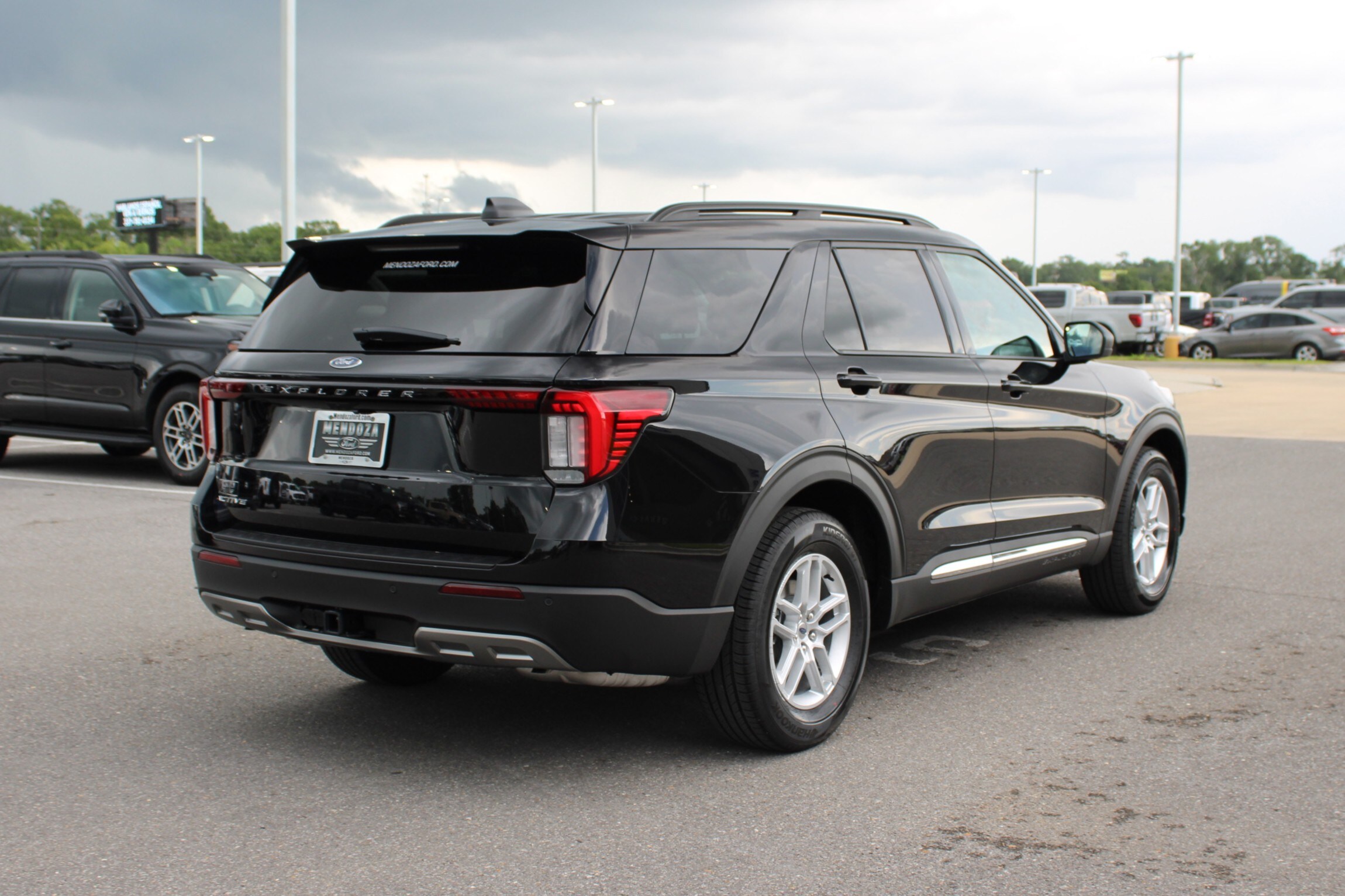 2025 Ford Explorer photo 4