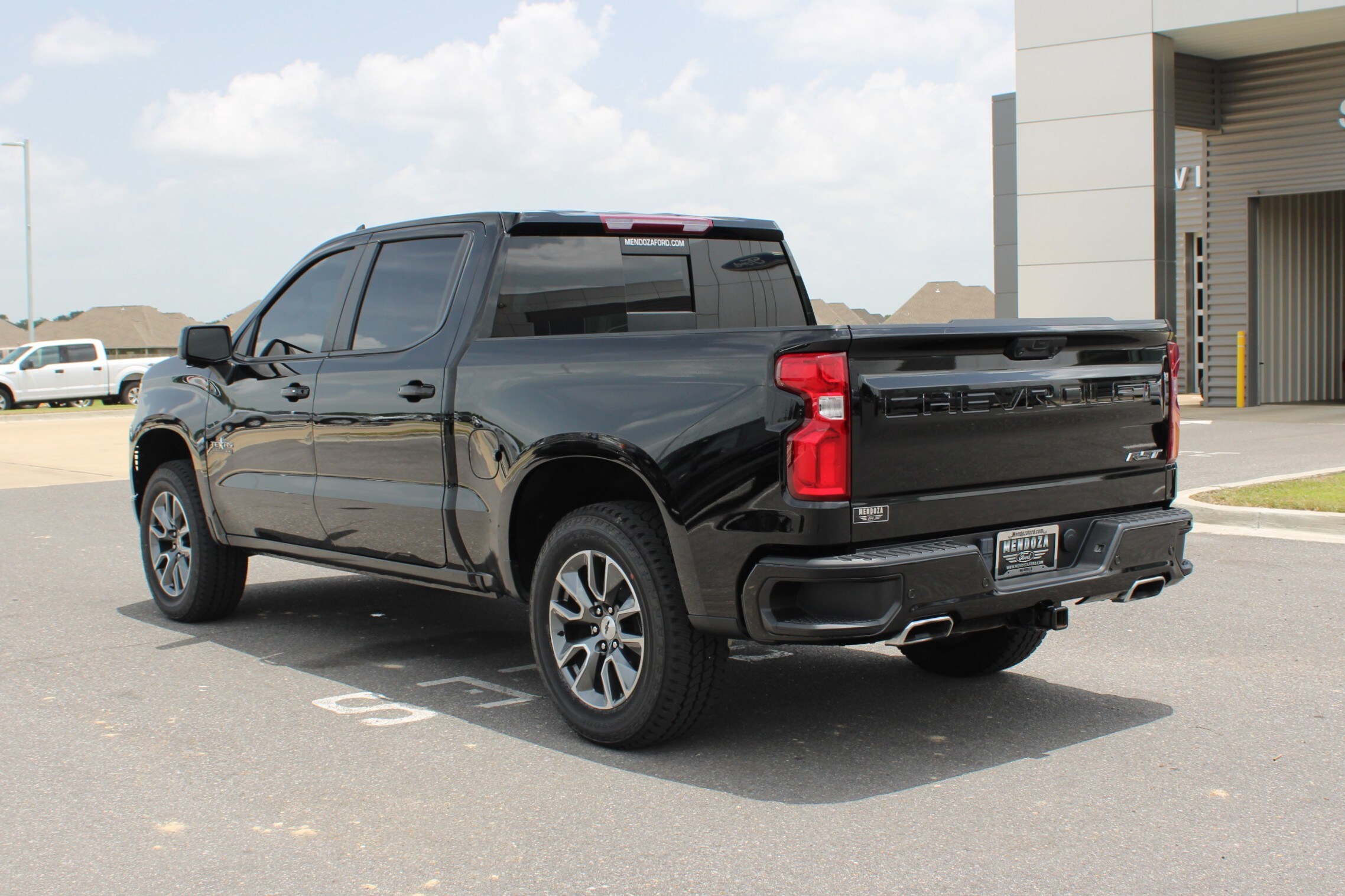 2023 Chevrolet Silverado 1500 RST photo 2