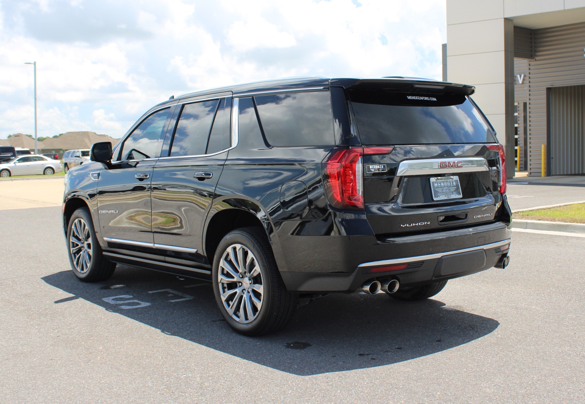 2021 Gmc Yukon Denali photo 2