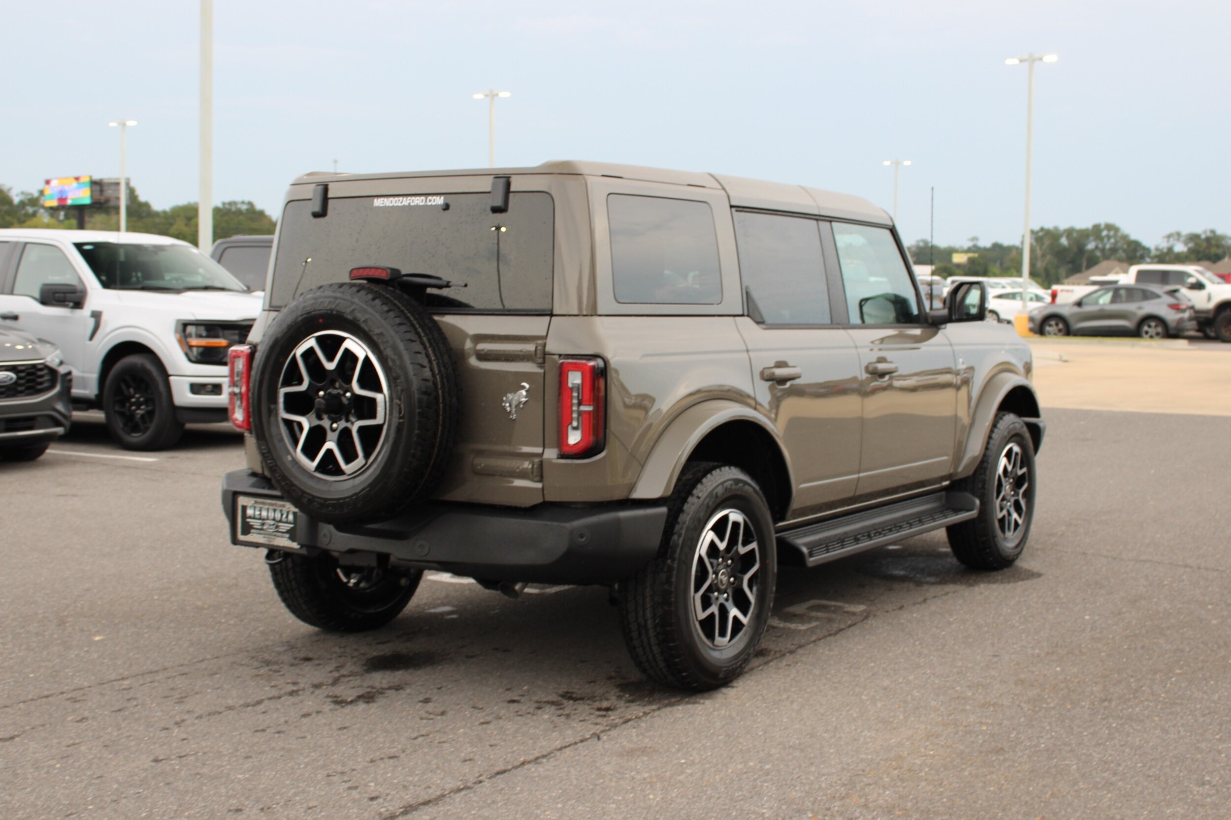 2025 Ford Bronco Outer Banks photo 4