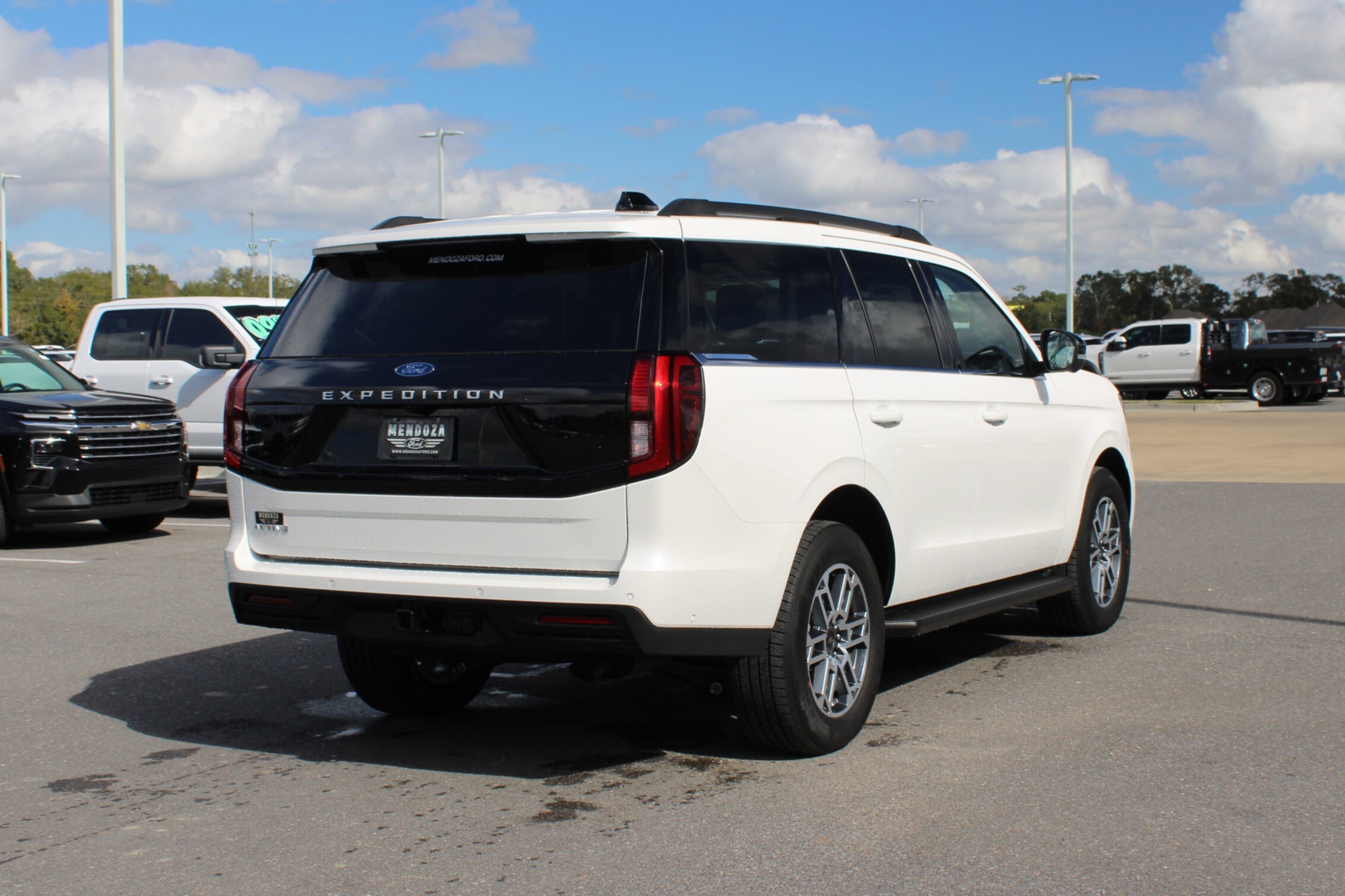 2025 Ford Expedition photo 4