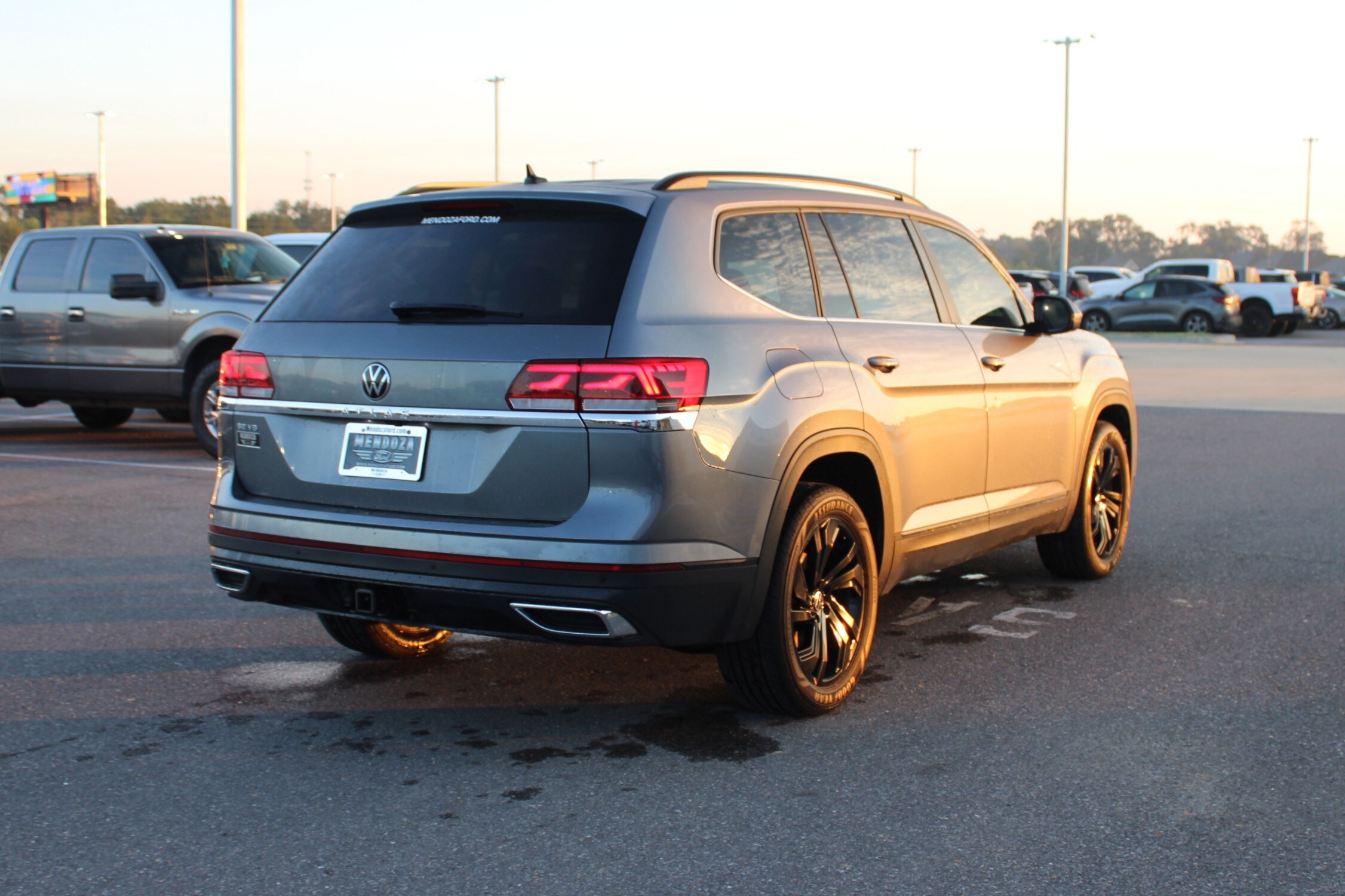 2022 Volkswagen Atlas V6 SE Technology photo 2