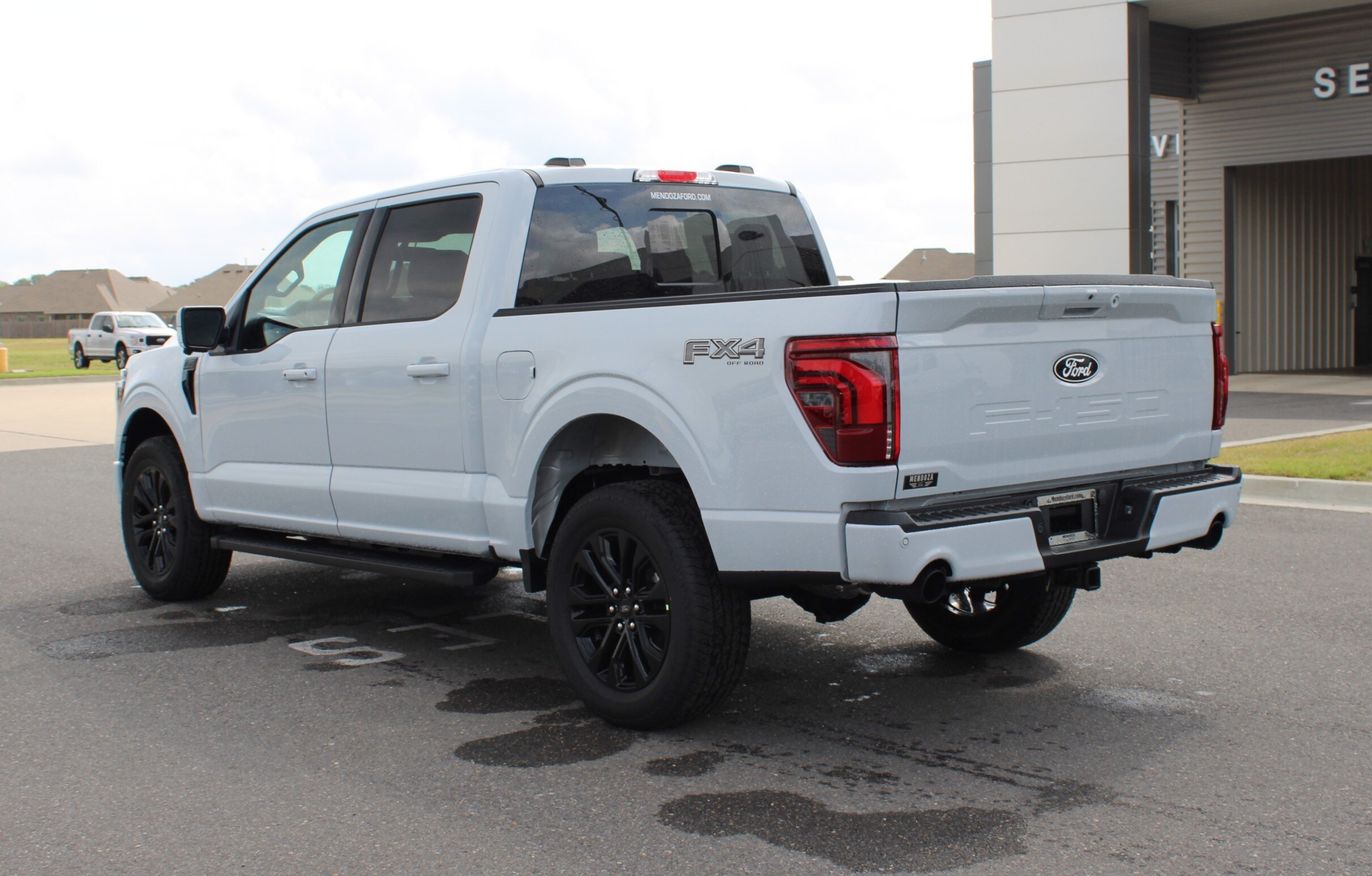 2025 Ford F-150 Lariat photo 2