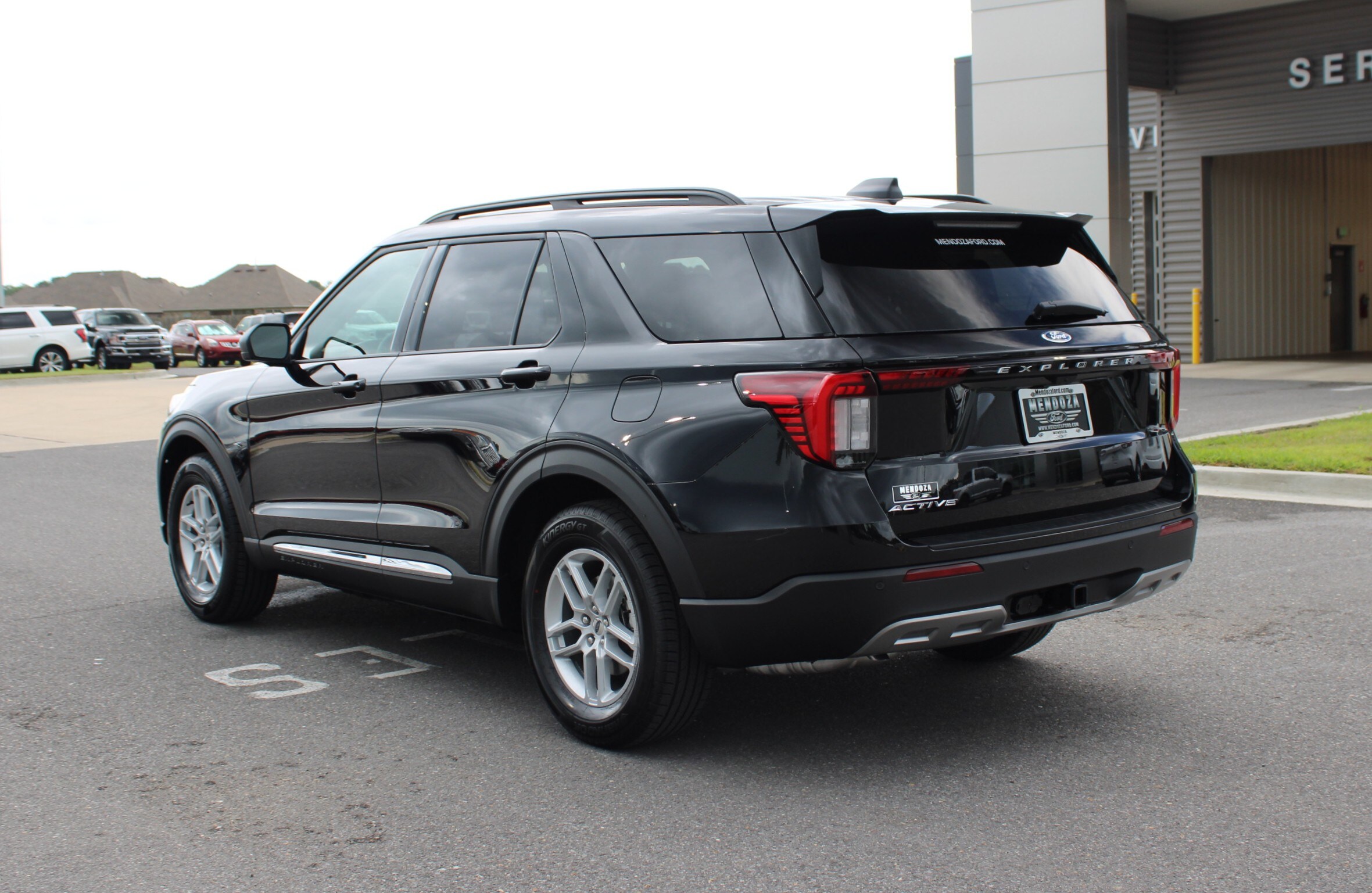 2025 Ford Explorer photo 2