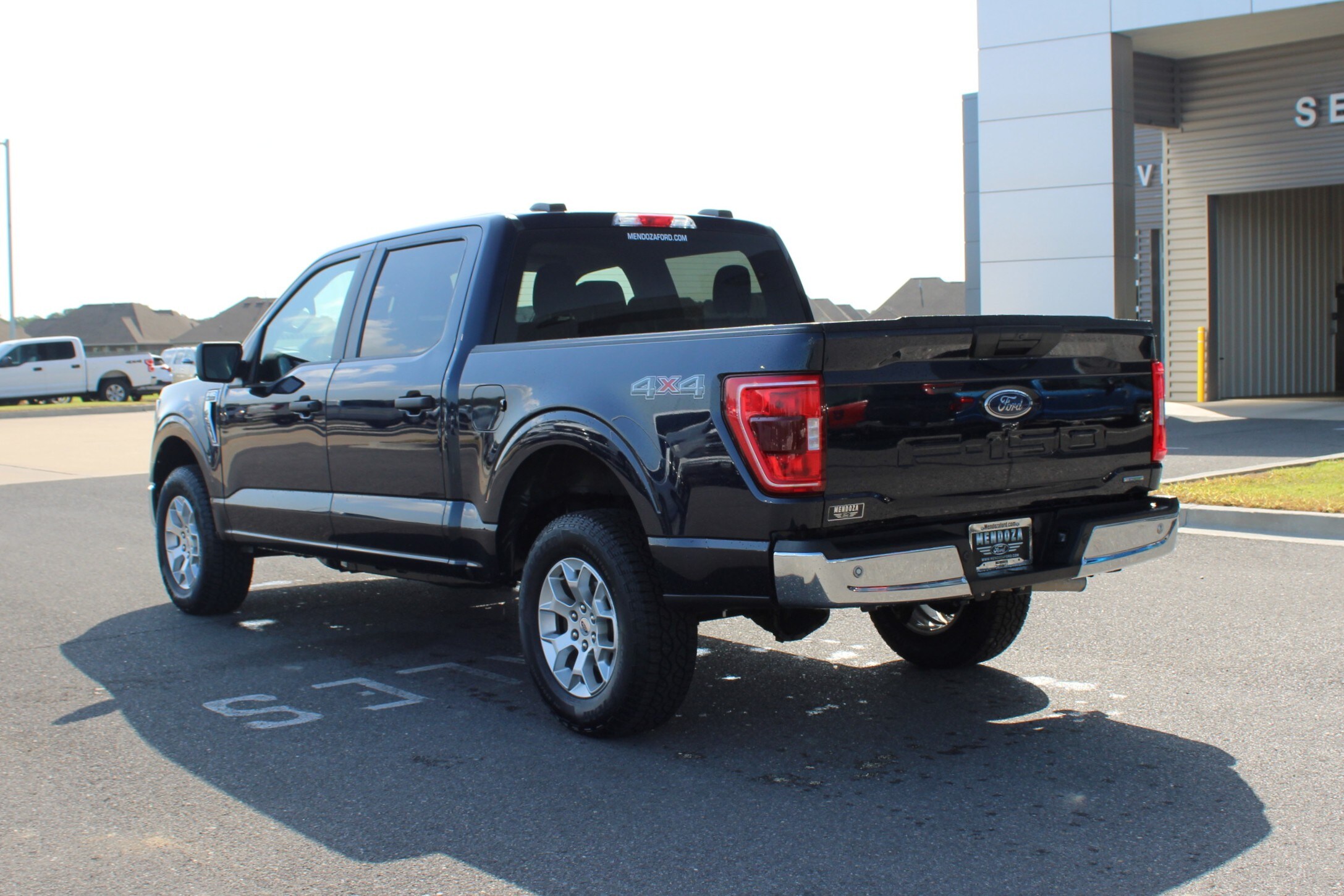 2023 Ford F-150 XLT photo 2