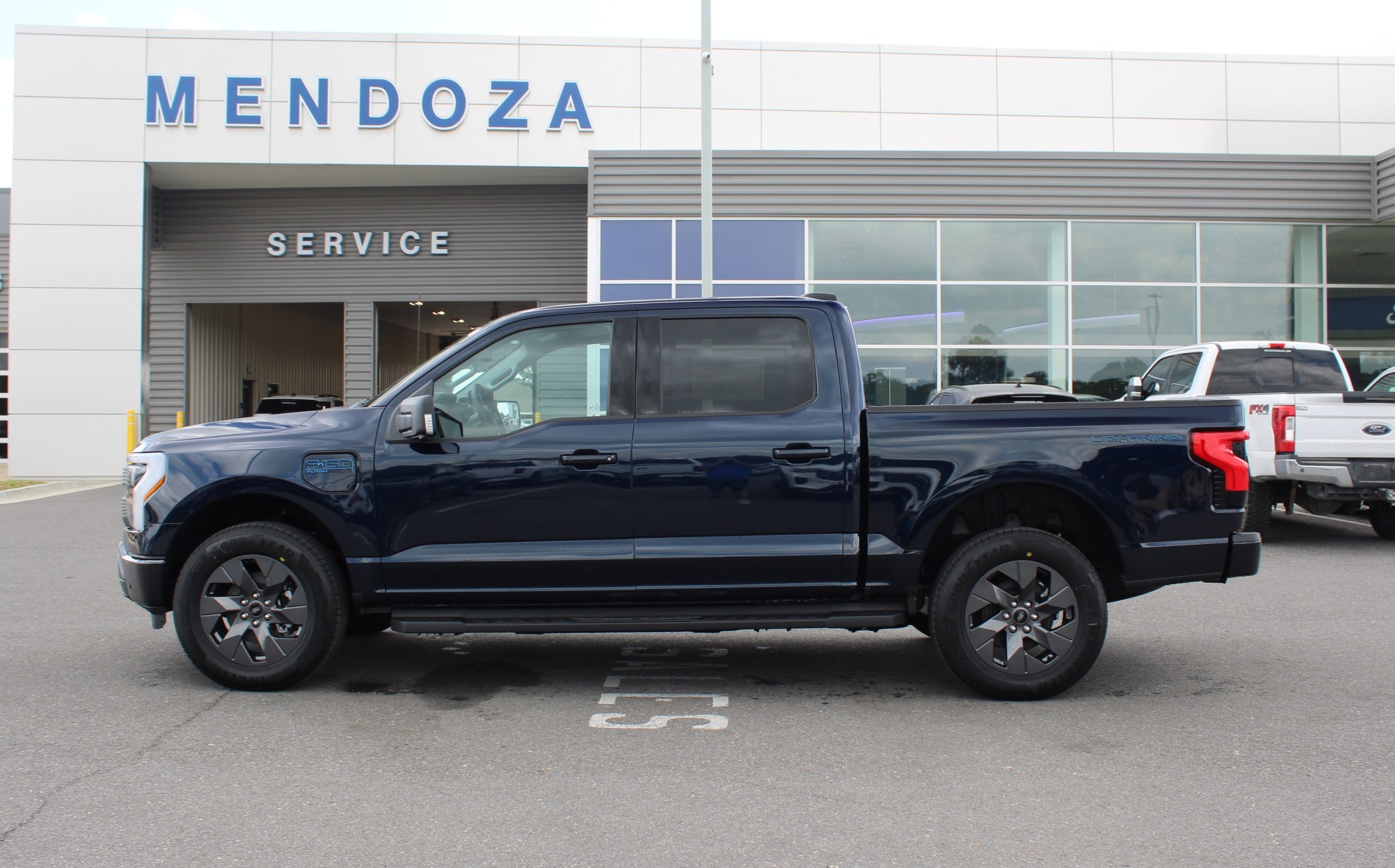 2025 Ford F-150 Lightning Flash's photo