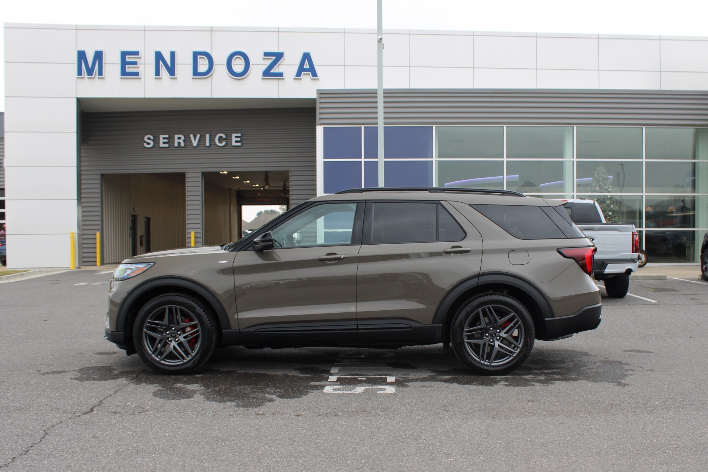 2026 Ford Explorer ST-LINE's photo