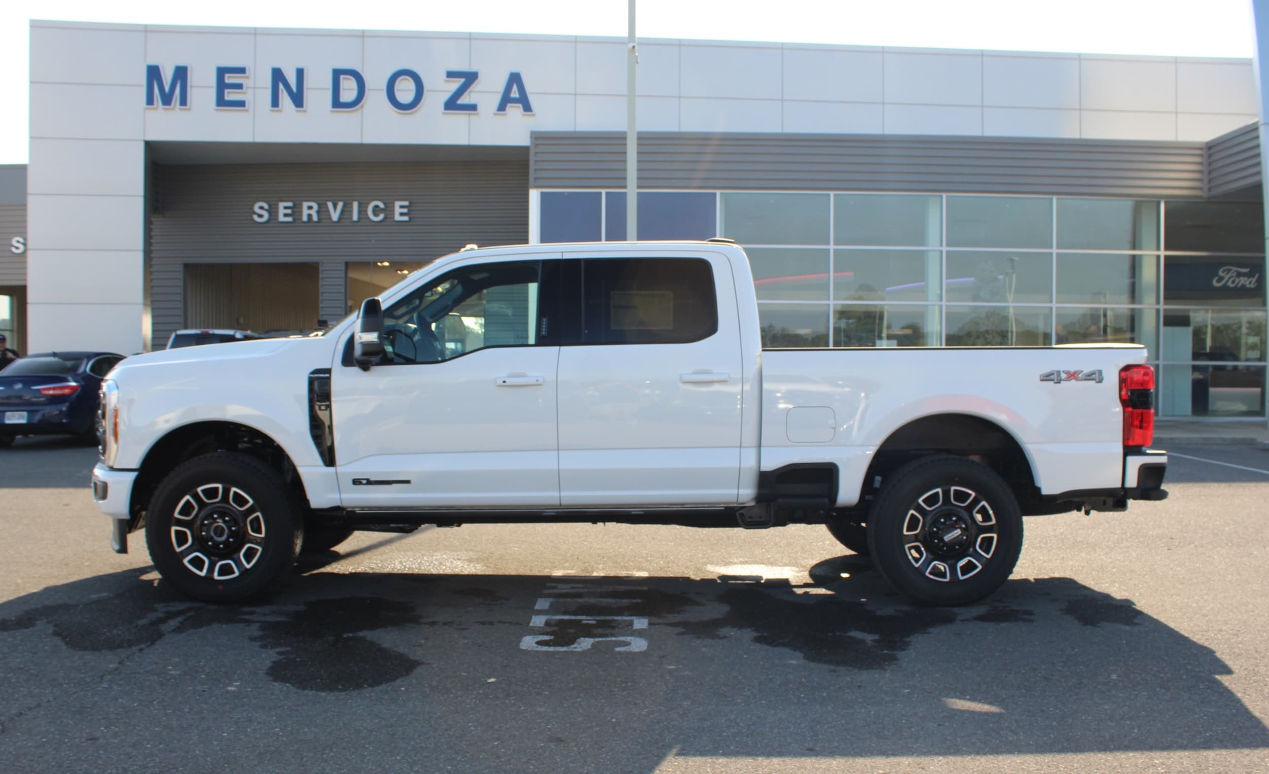 2026 Ford F-250 Super Duty Platinum's photo