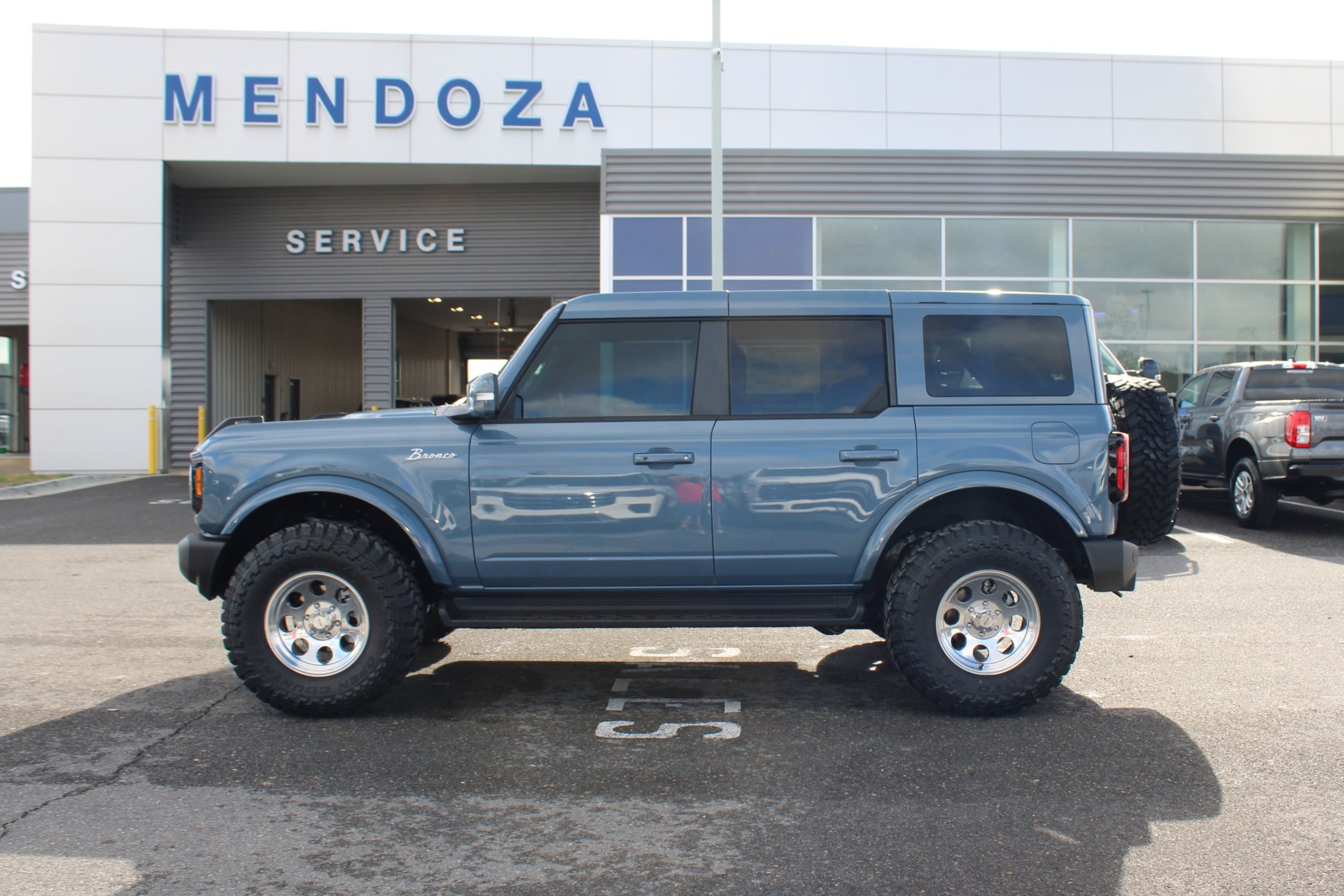 2025 Ford Bronco 4-Door Outer Banks's photo