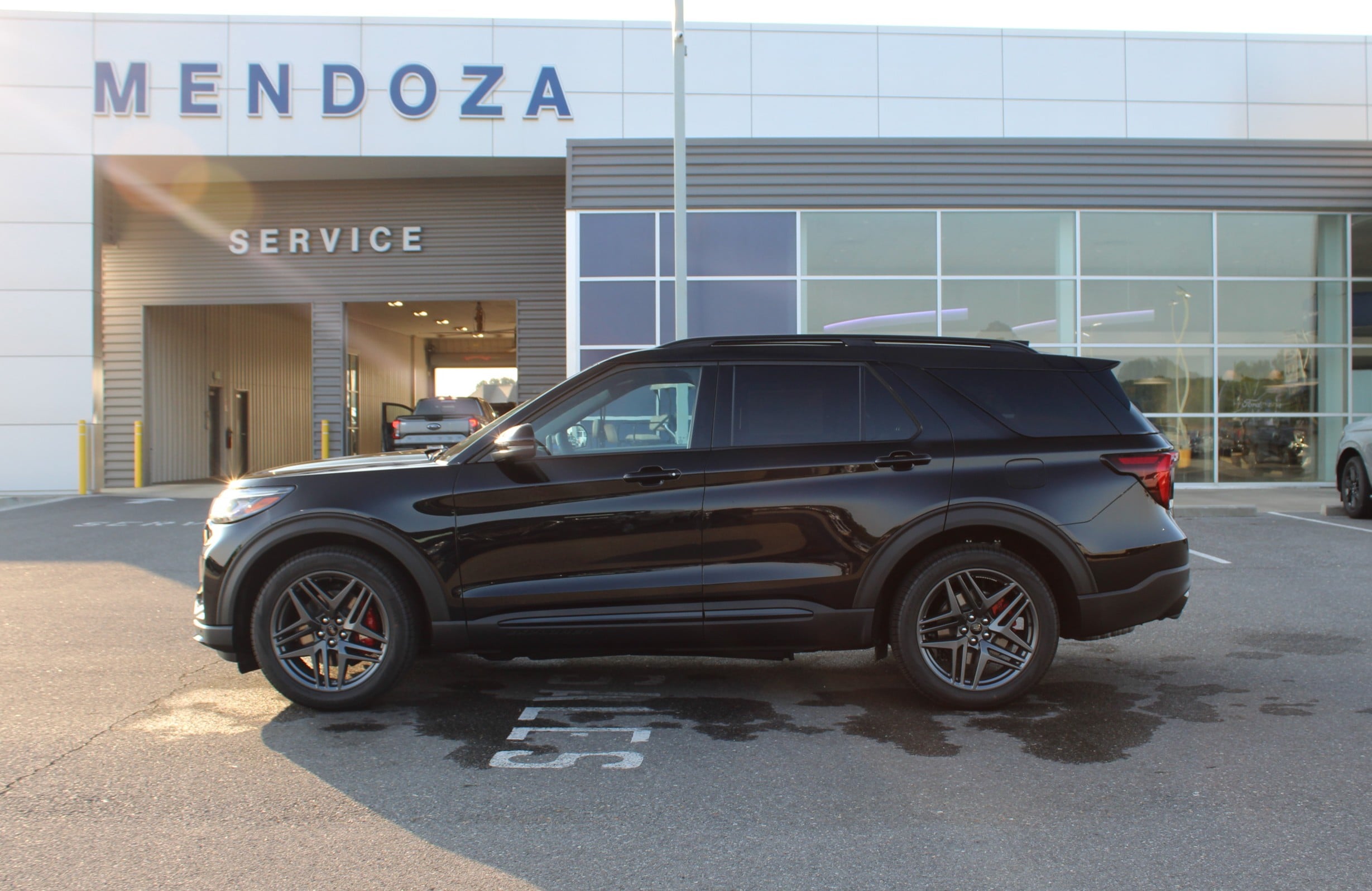 2025 Ford Explorer ST's photo