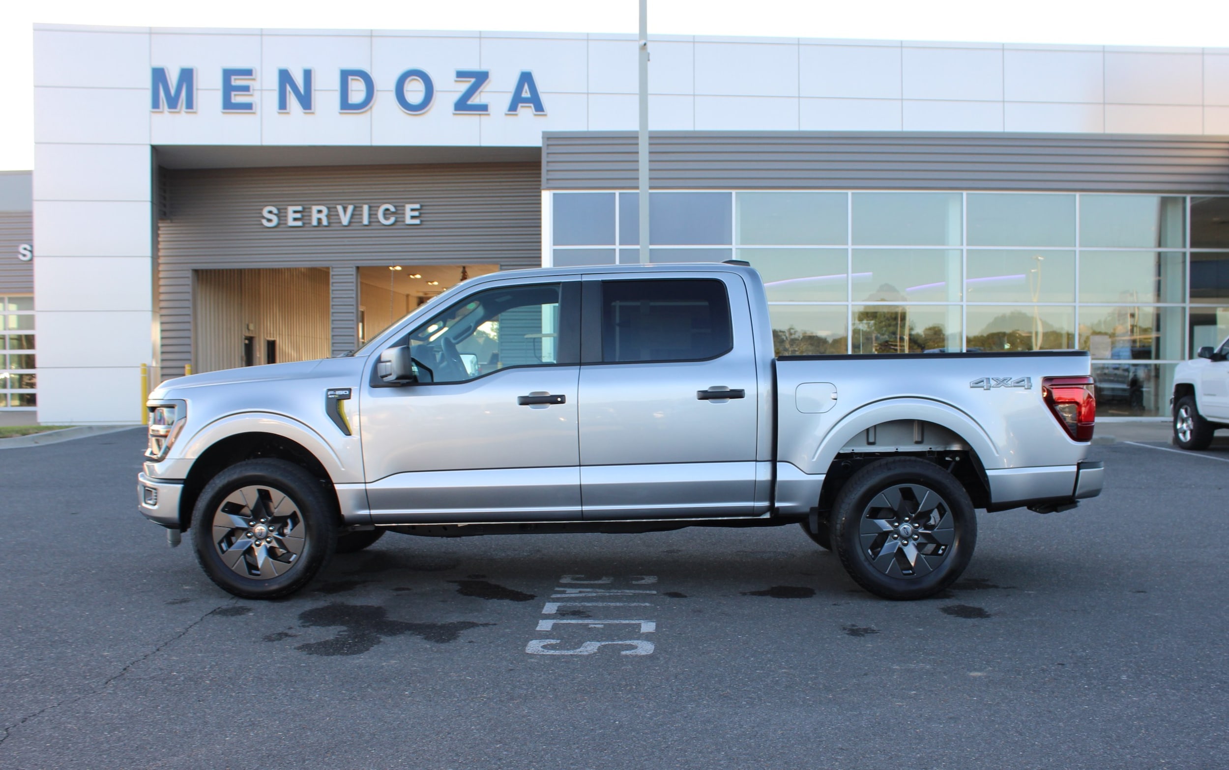 2025 Ford F-150 STX's photo