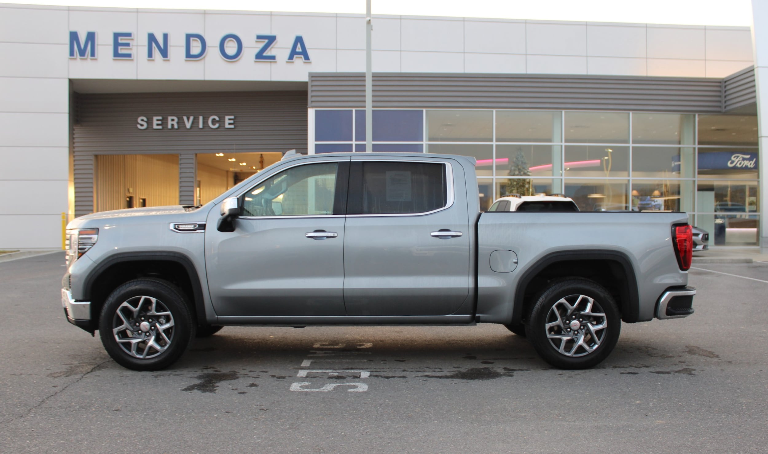 2023 GMC Sierra 1500 SLT's photo