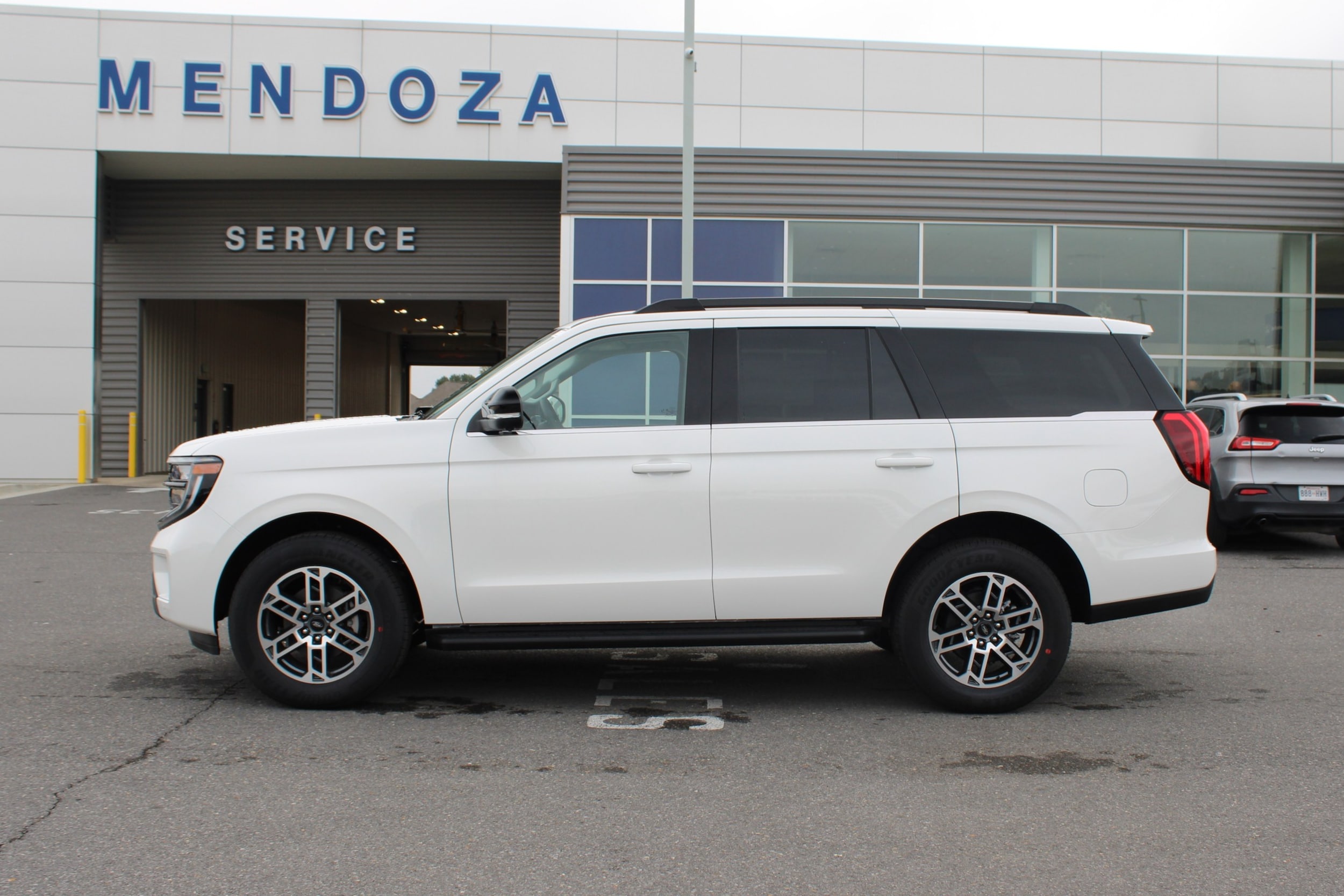 2025 Ford Expedition Active's photo