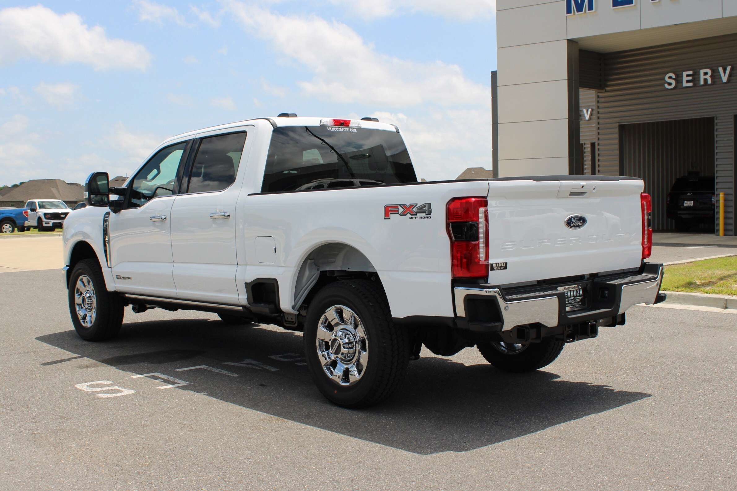 2025 Ford F-350 Lariat photo 2