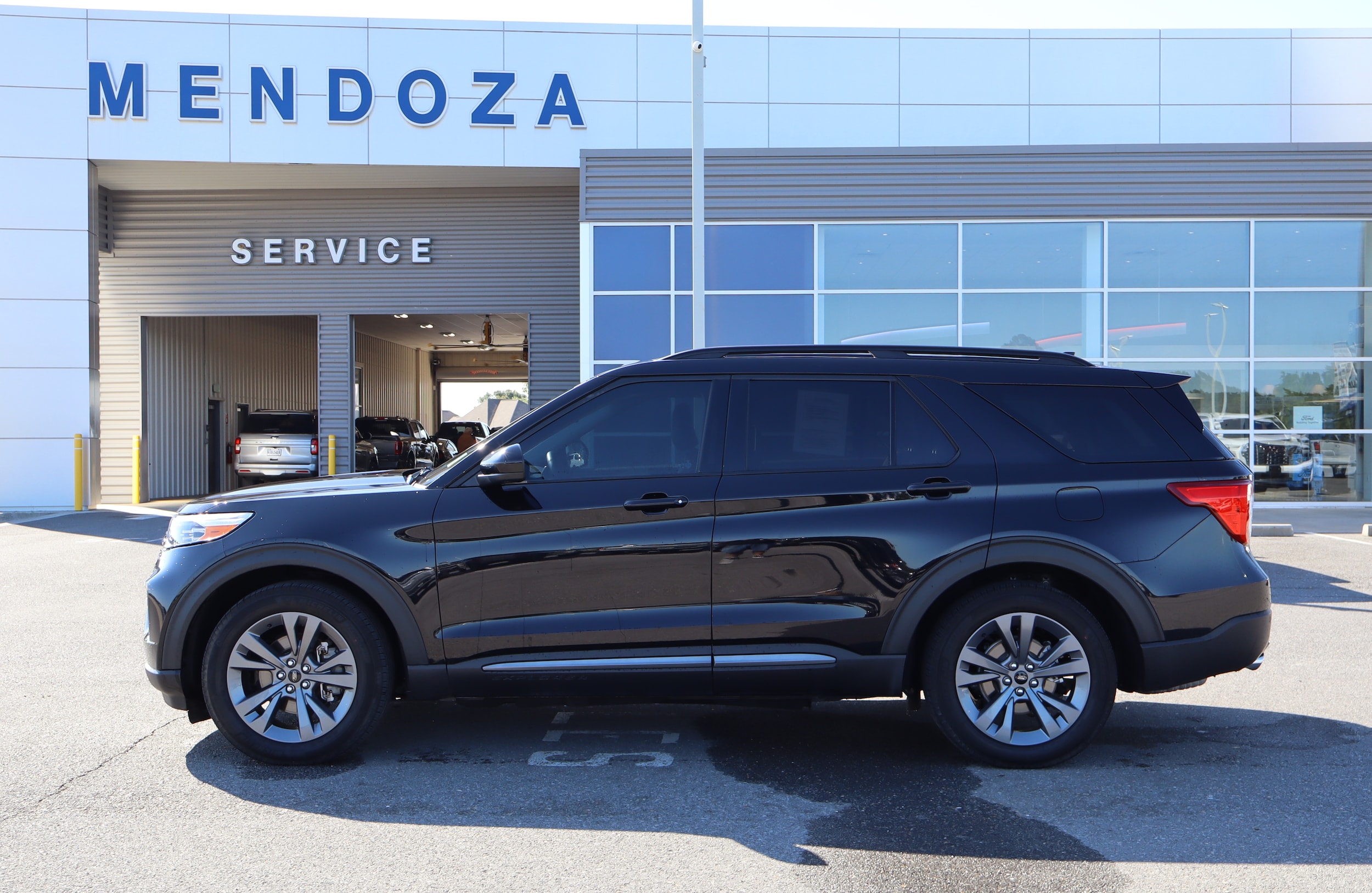 2024 Ford Explorer XLT RWD's photo