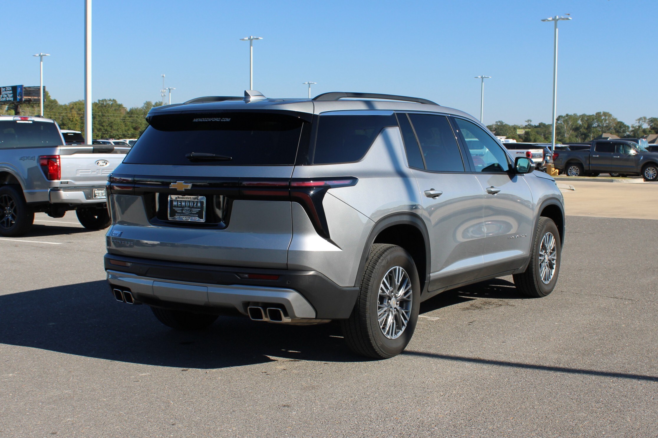 2025 Chevrolet Traverse photo 4