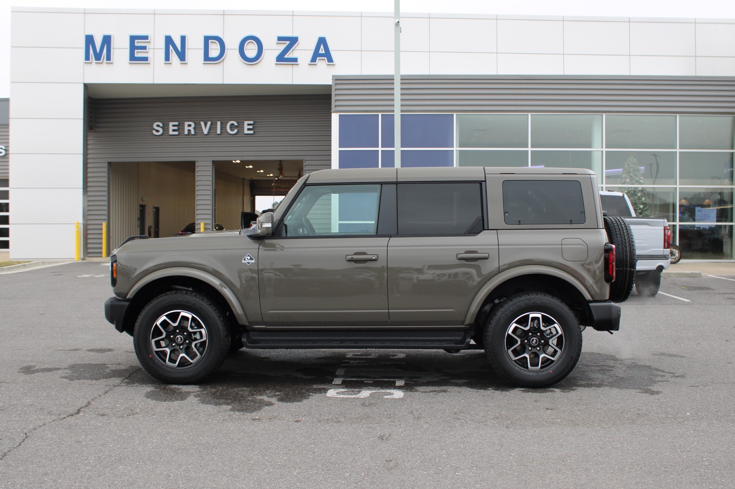 2025 Ford Bronco 4-Door Outer Banks's photo