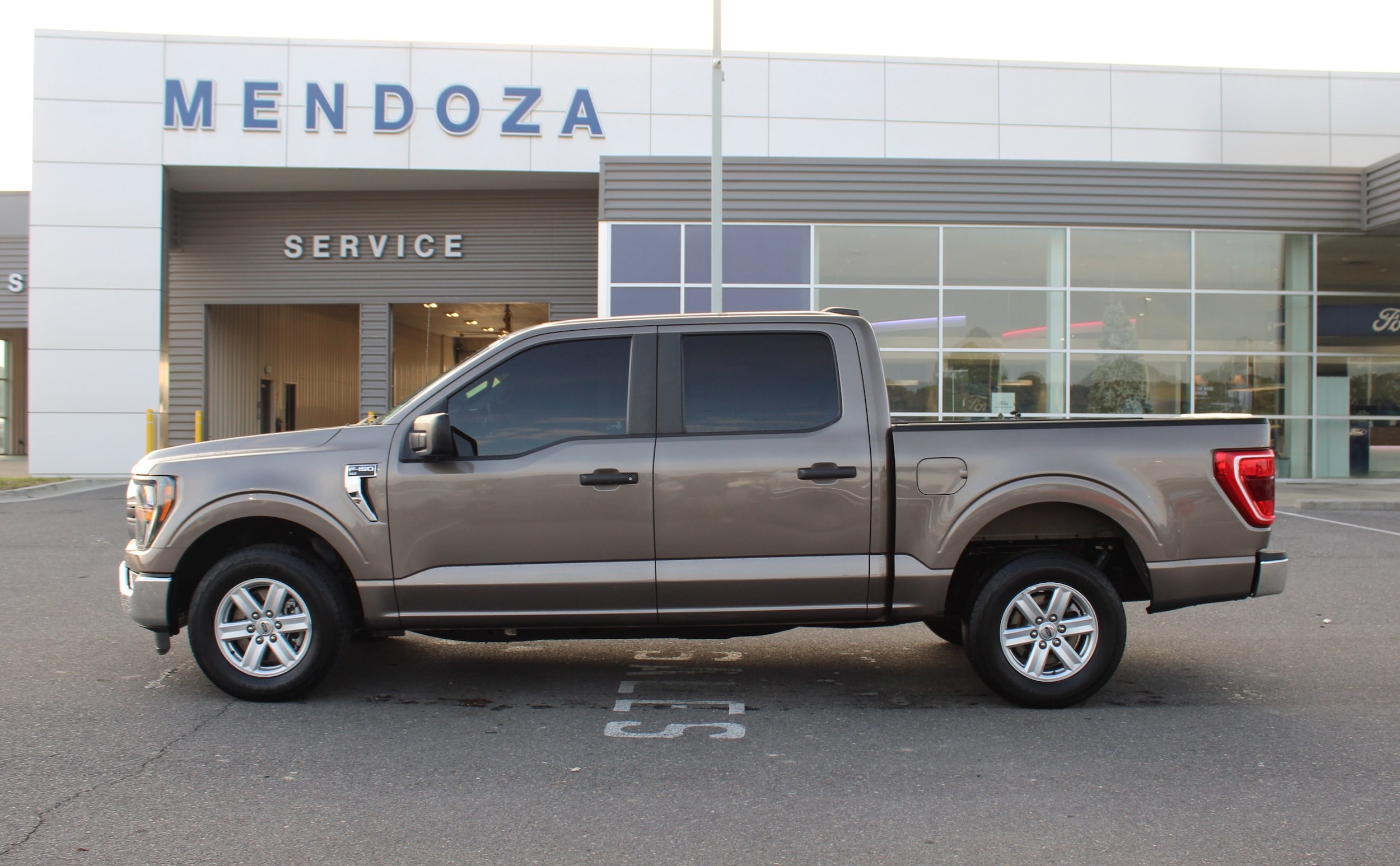 2023 Ford F-150 XLT's photo