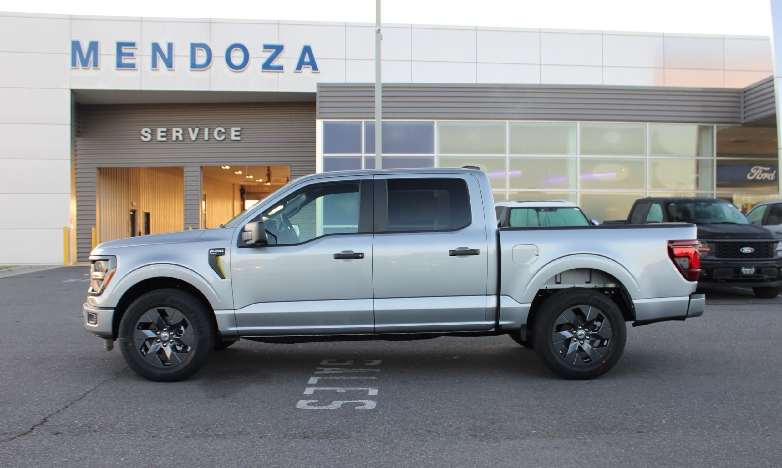 2025 Ford F-150 STX's photo