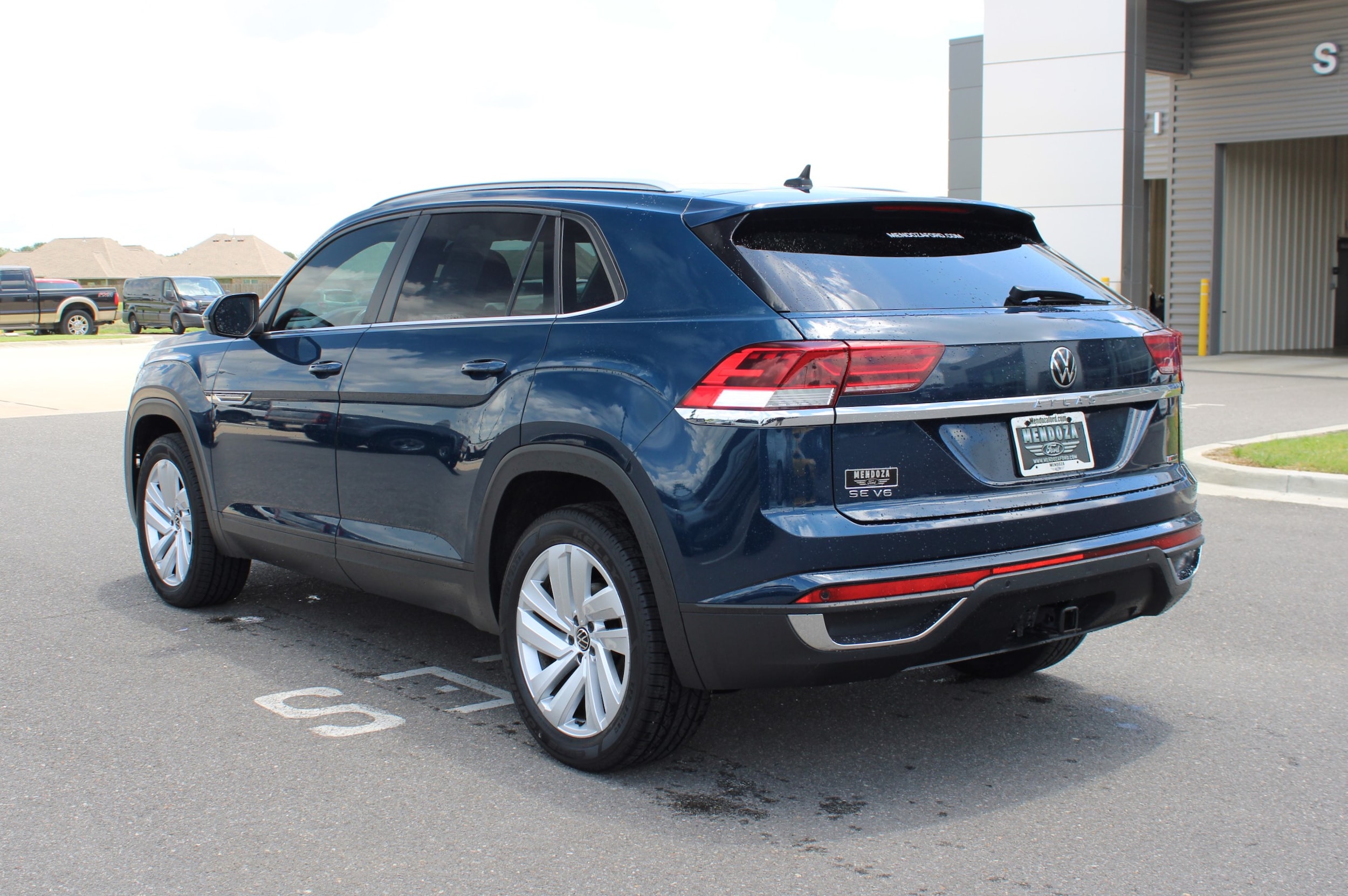 Used 2020 Volkswagen Atlas Cross Sport SE w/Tech R-Line with VIN 1V26E2CA8LC212805 for sale in Maurice, LA