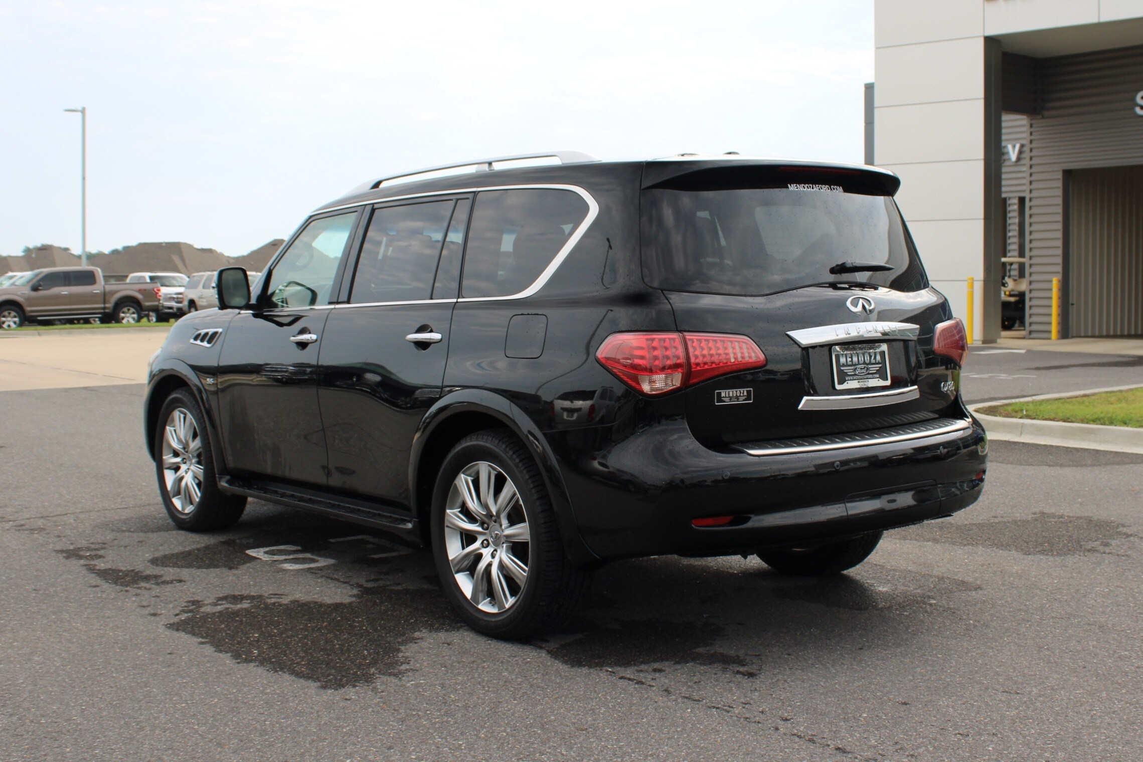 2014 Infiniti QX80 photo 2