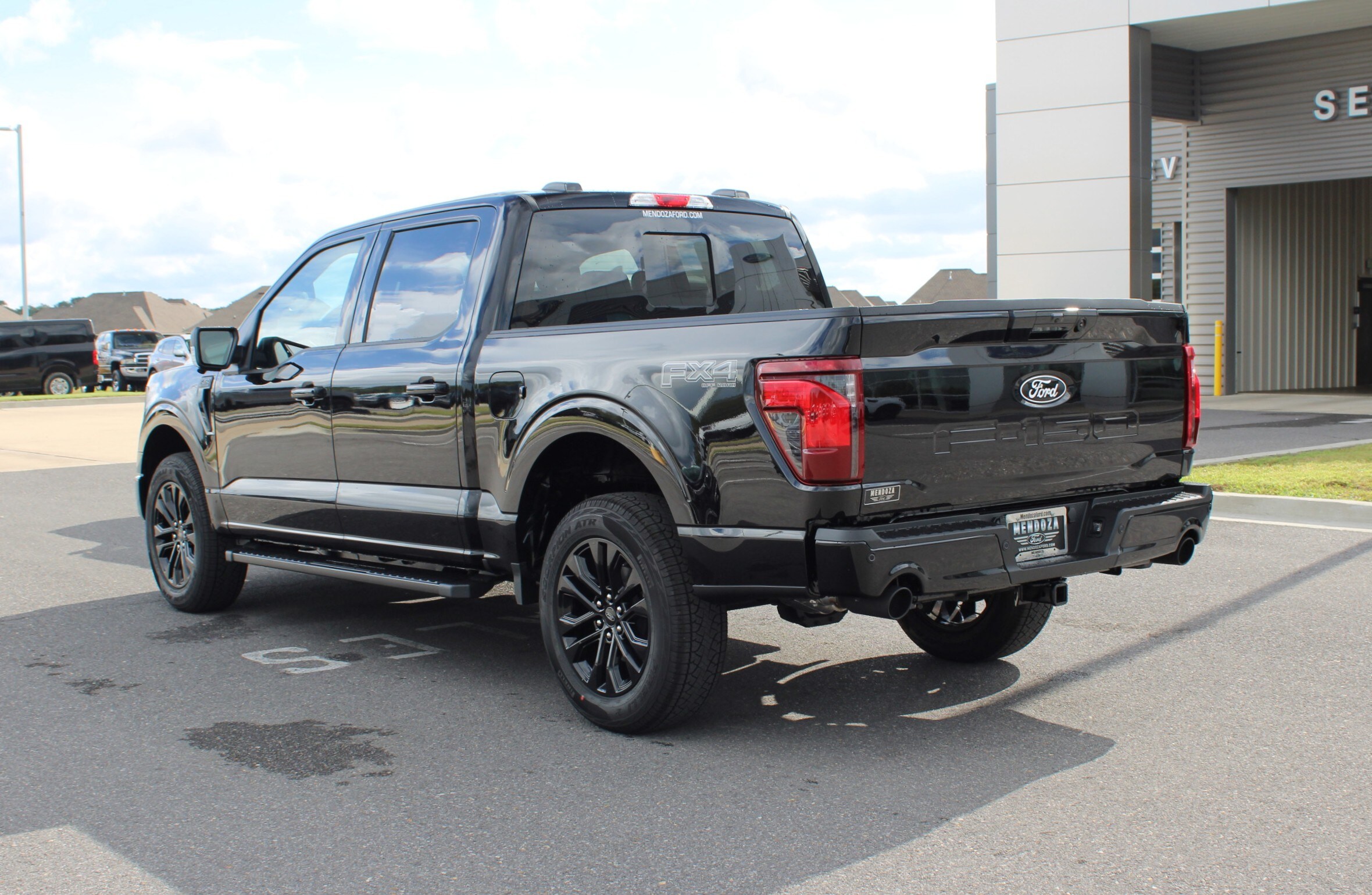 2025 Ford F-150 XLT photo 2