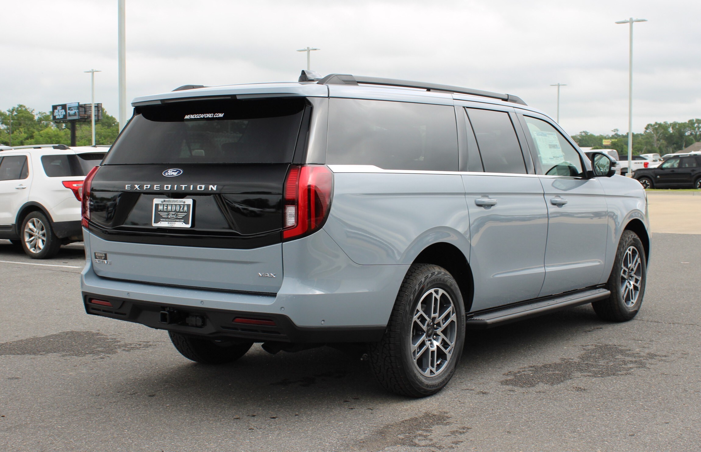 2025 Ford Expedition MAX photo 4