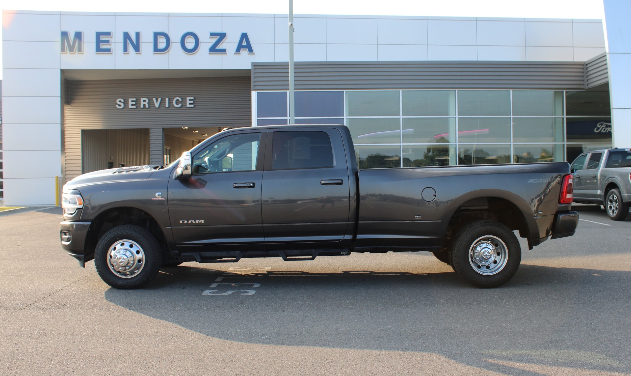 2024 RAM Ram 3500 Pickup Laramie's photo