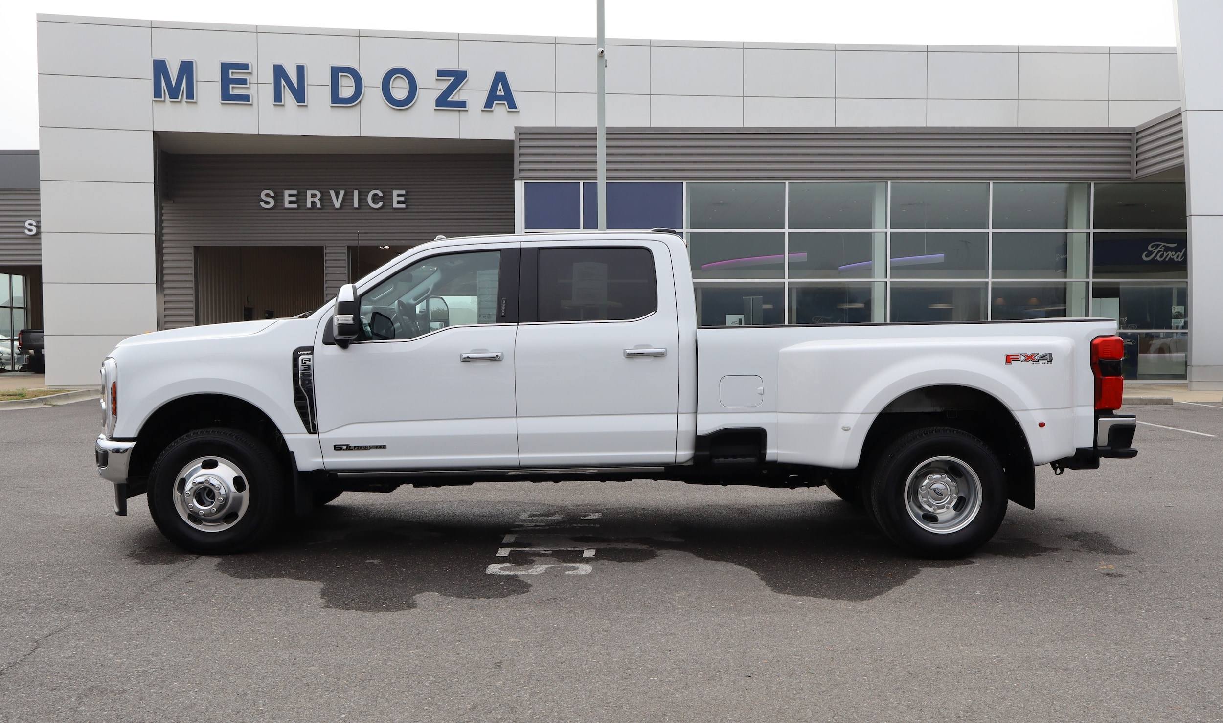 2024 Ford F-350 Lariat 4x4 Crew Cab 8' Box DRW's photo
