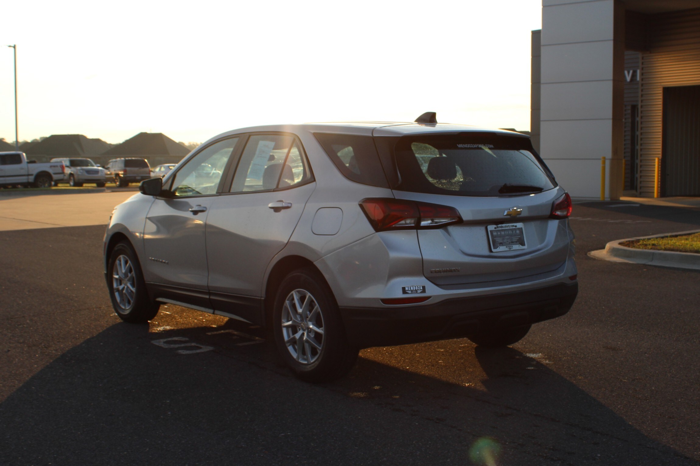 2022 Chevrolet Equinox LS photo 2