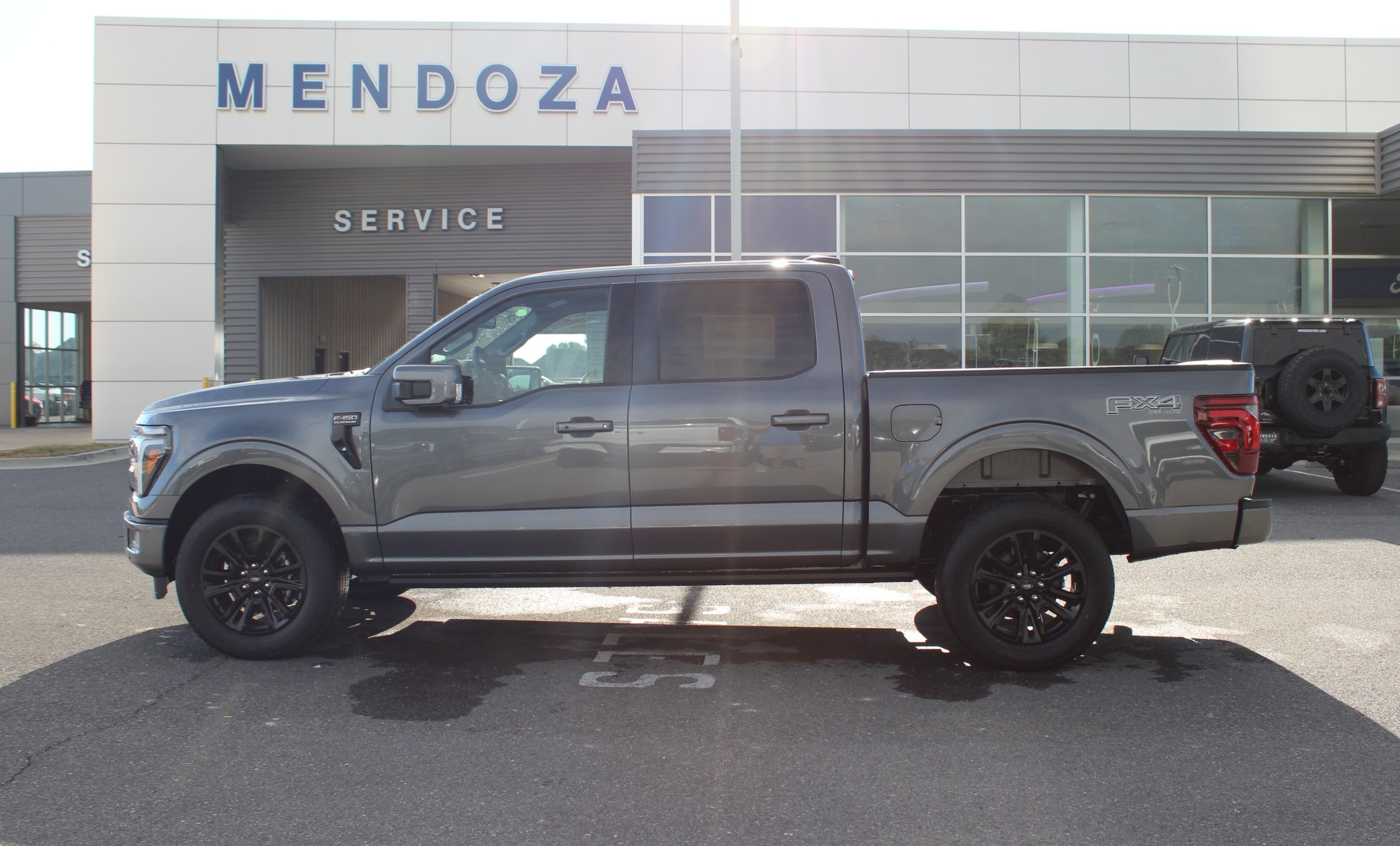2025 Ford F-150 Platinum's photo
