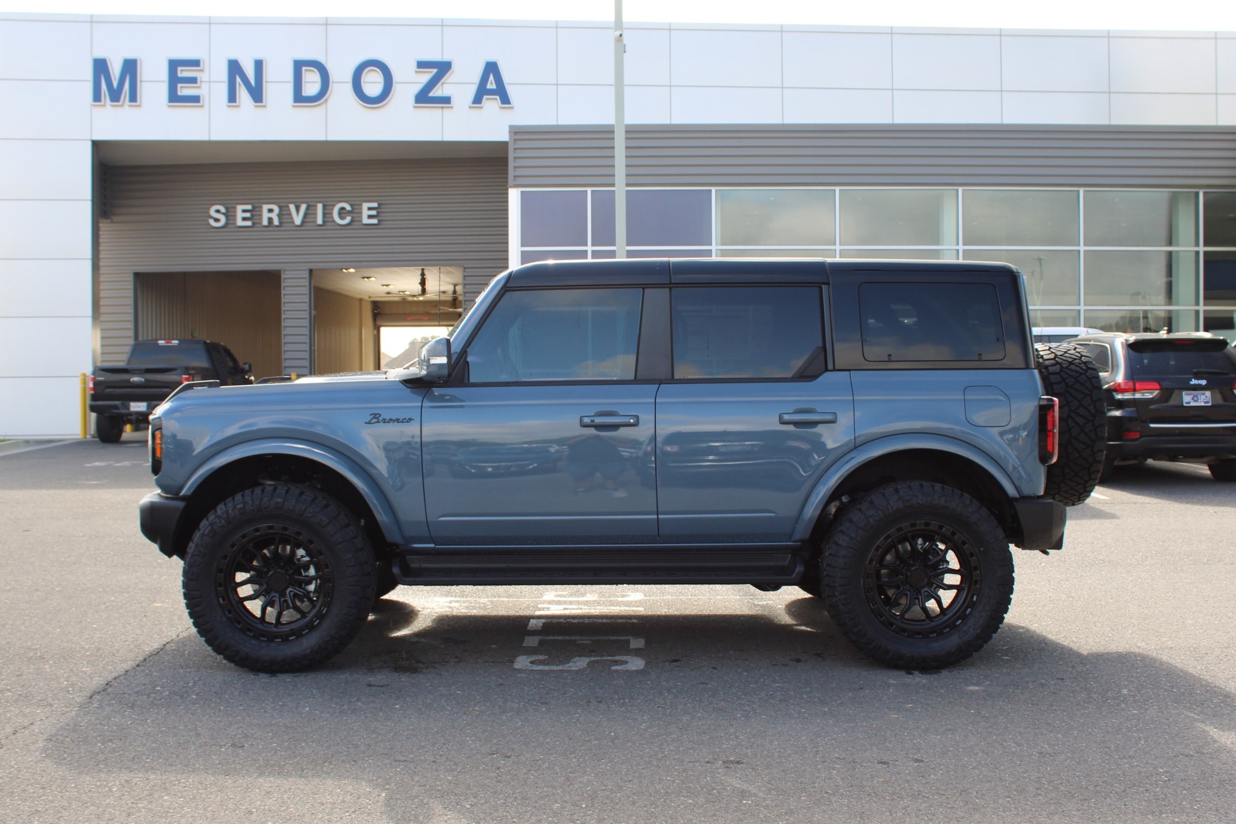 2025 Ford Bronco 4-Door Outer Banks's photo