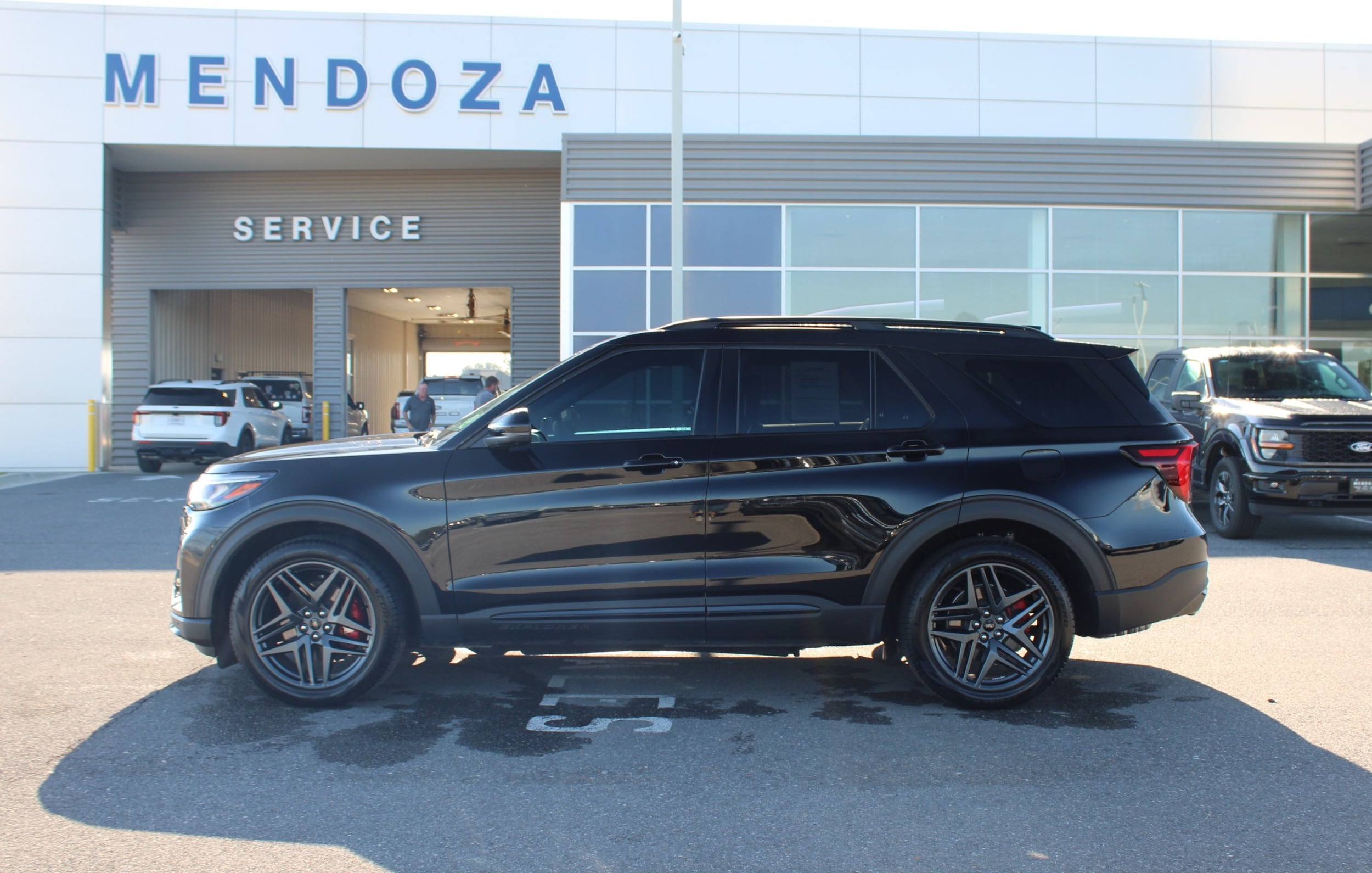 2025 Ford Explorer ST's photo
