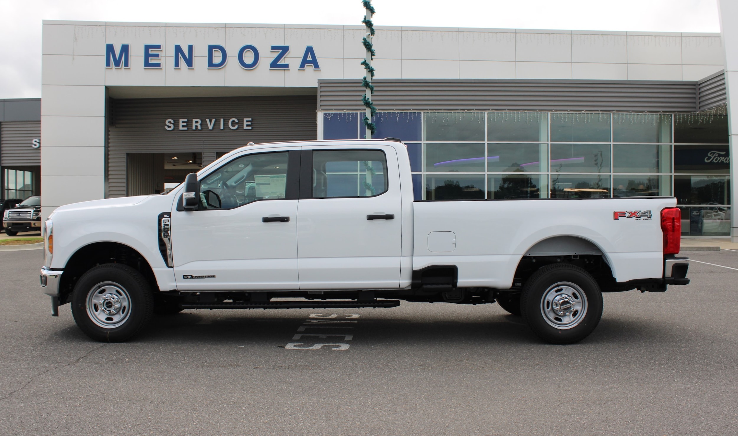 2024 Ford F-250 Super Duty XL's photo