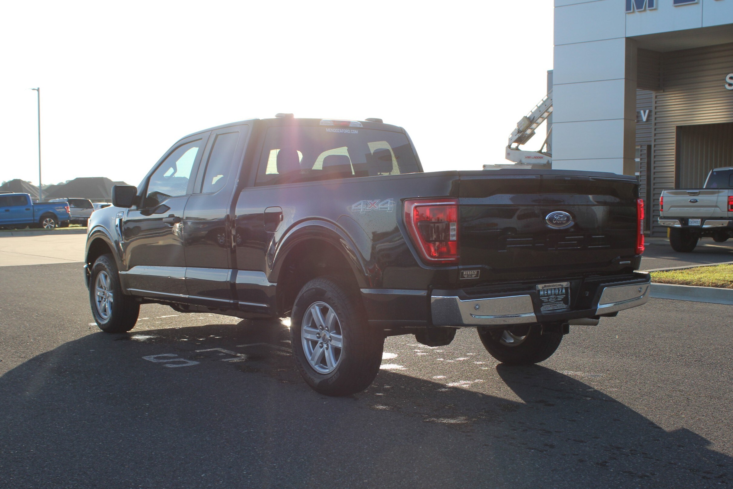 2022 Ford F-150 XLT photo 2