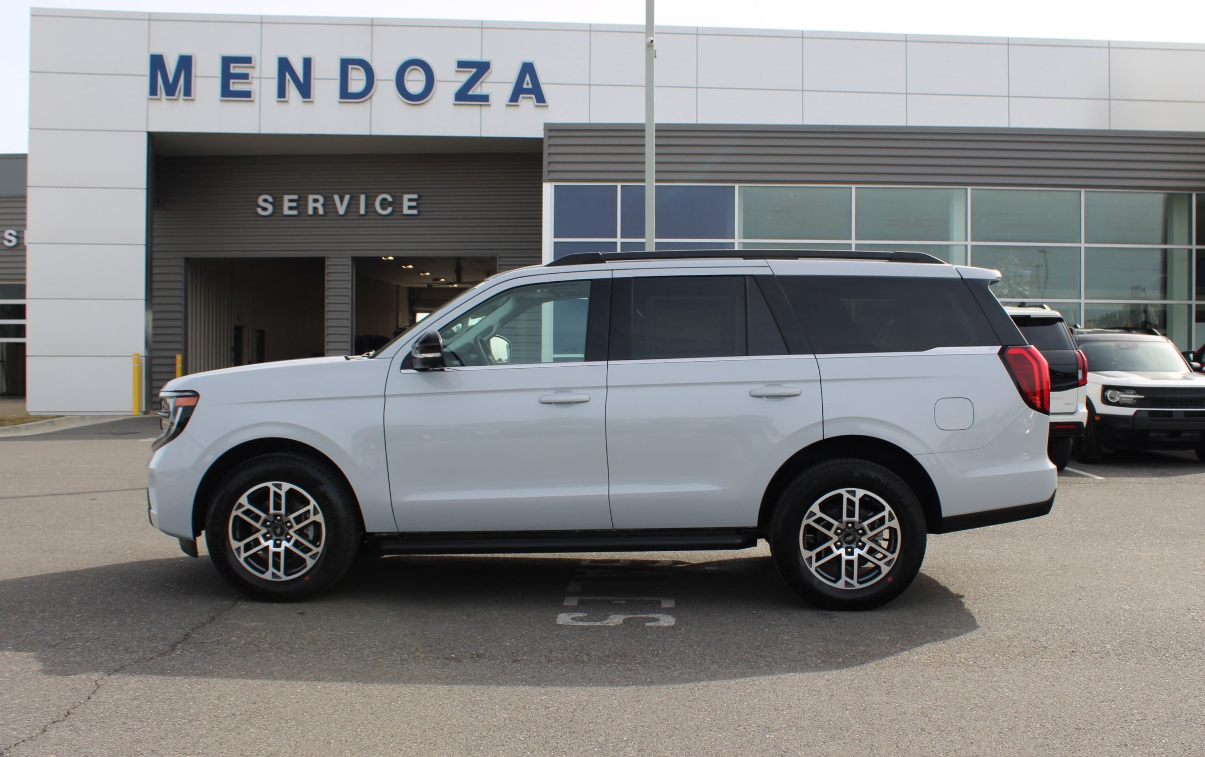 2026 Ford Expedition Active's photo