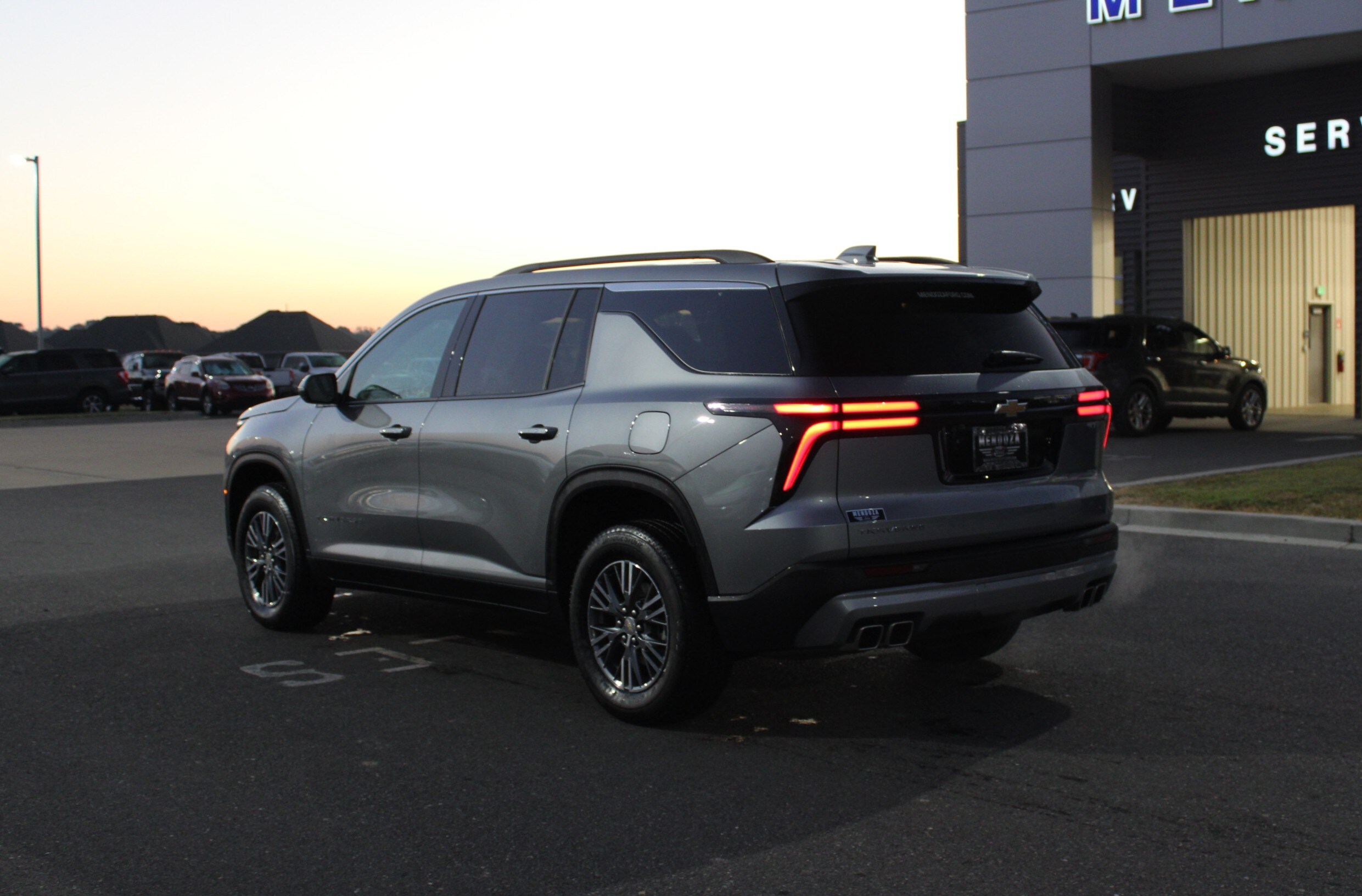 2025 Chevrolet Traverse photo 2