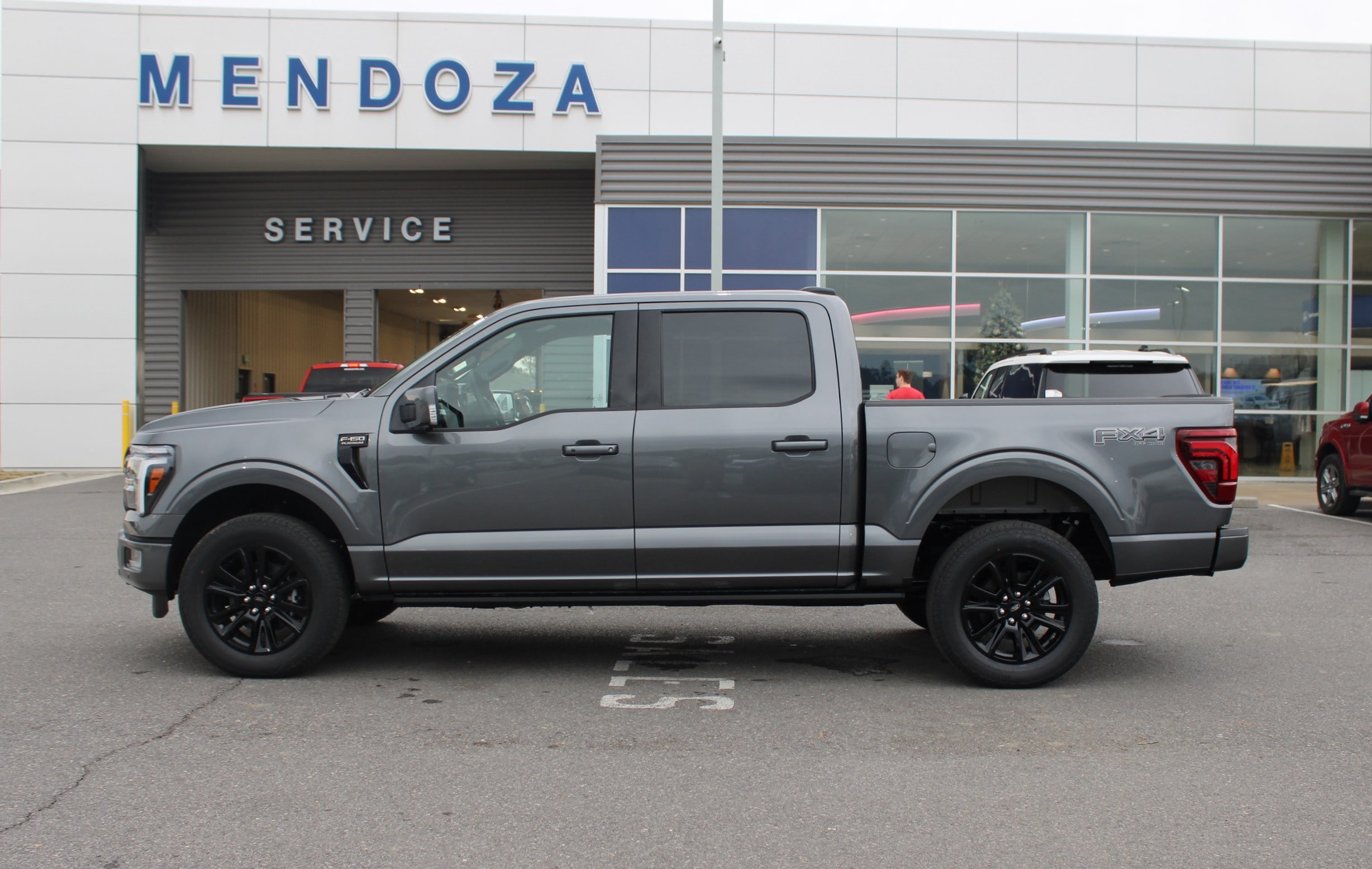 2025 Ford F-150 Platinum's photo