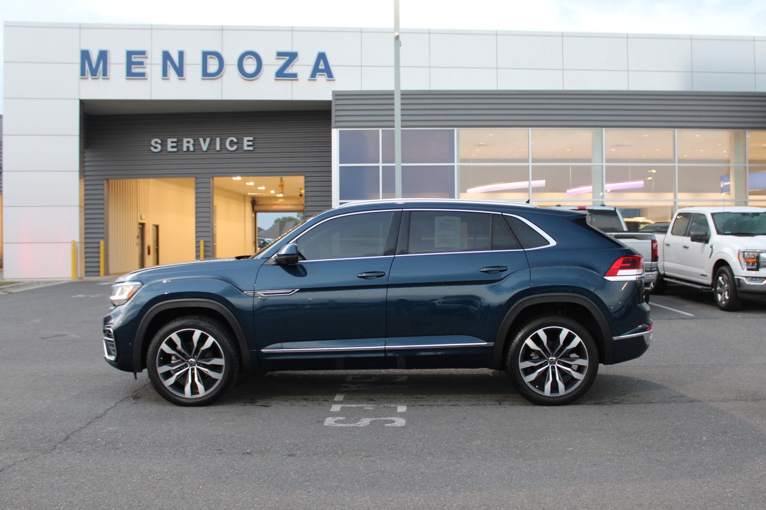 2023 Volkswagen Atlas Cross Sport SEL Premium R-Line