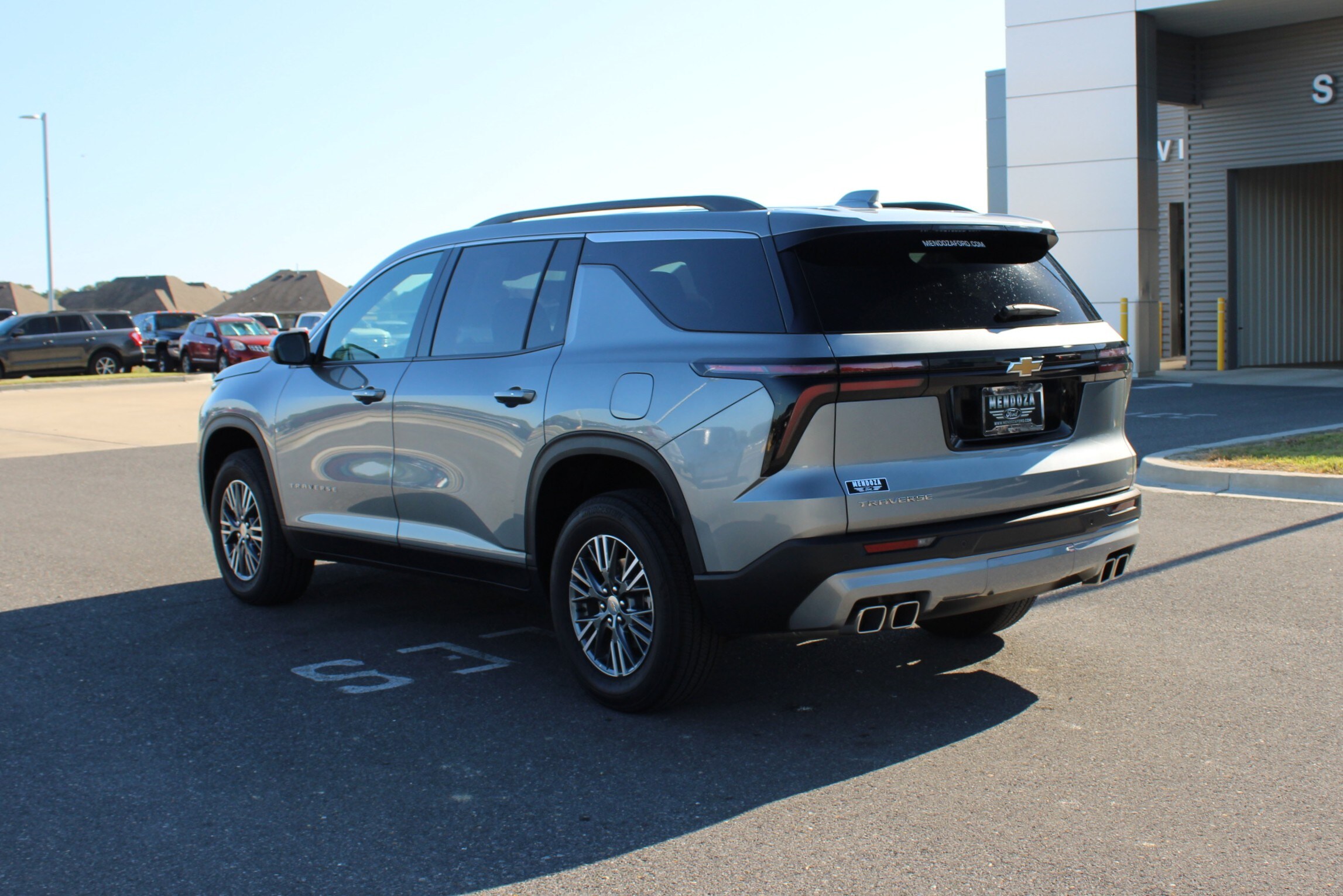 2025 Chevrolet Traverse photo 2