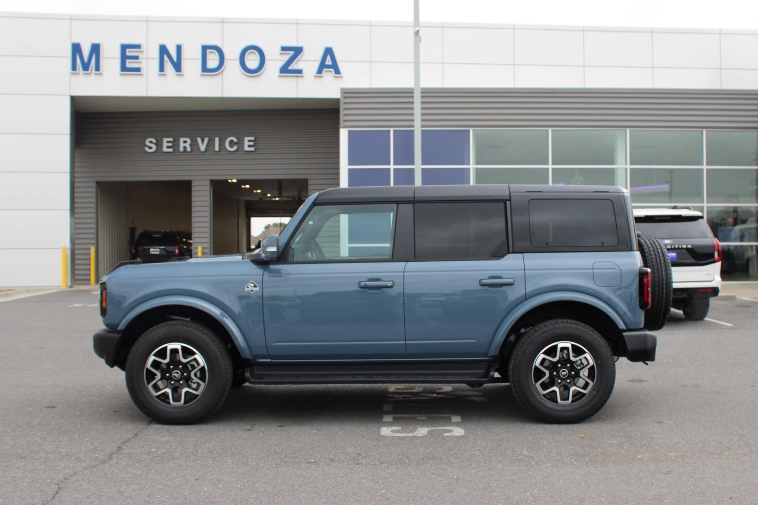 2025 Ford Bronco 4-Door Outer Banks's photo