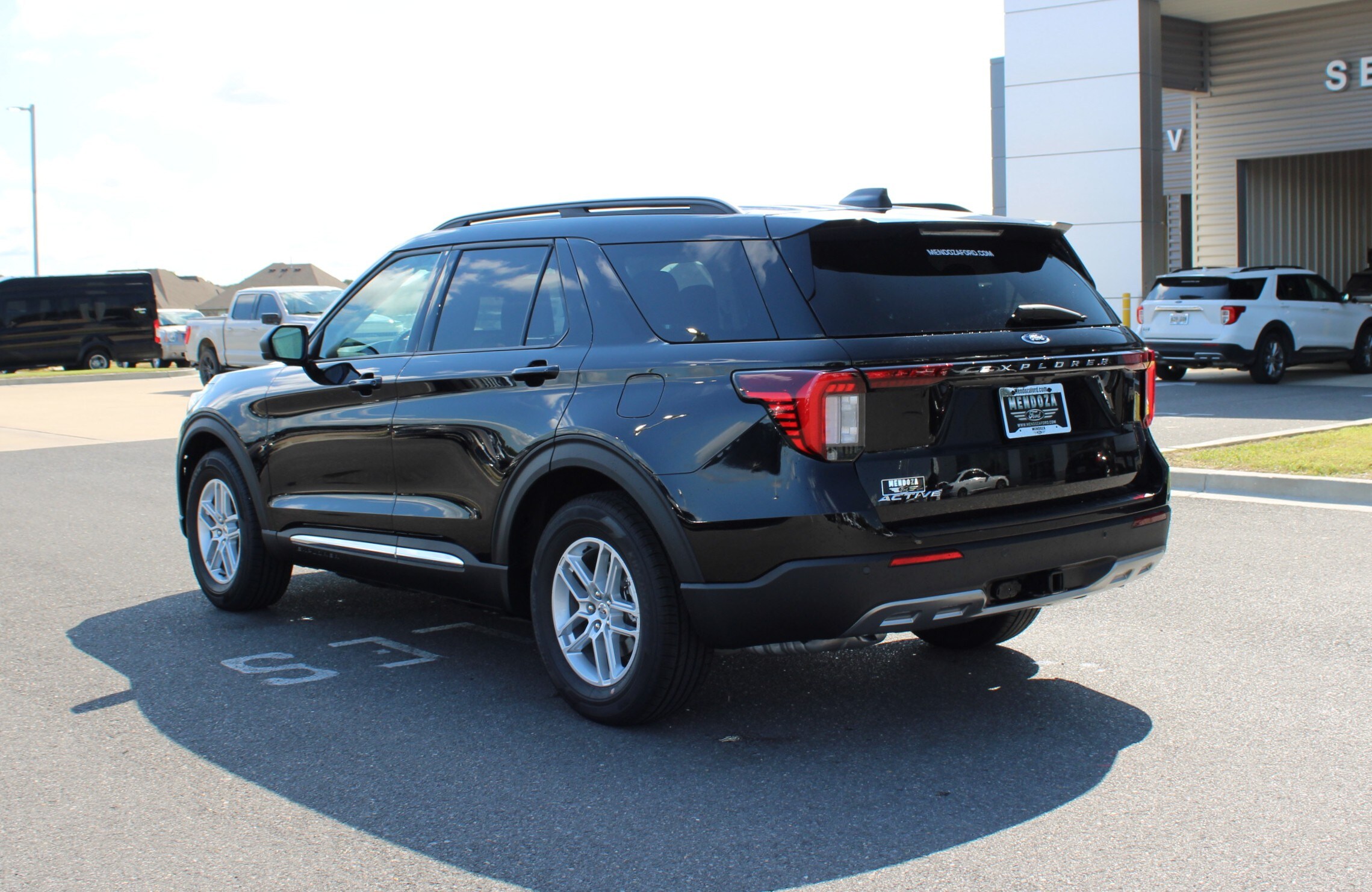 2025 Ford Explorer photo 2