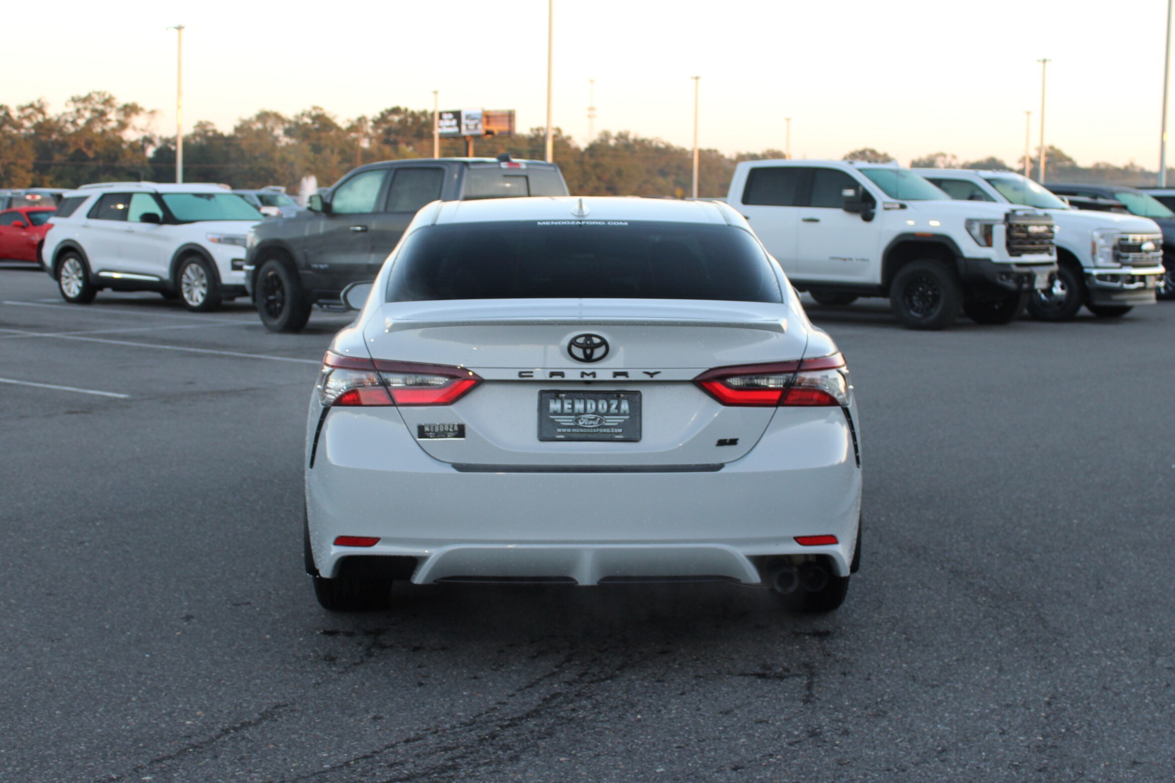 2024 Toyota Camry SE photo 3