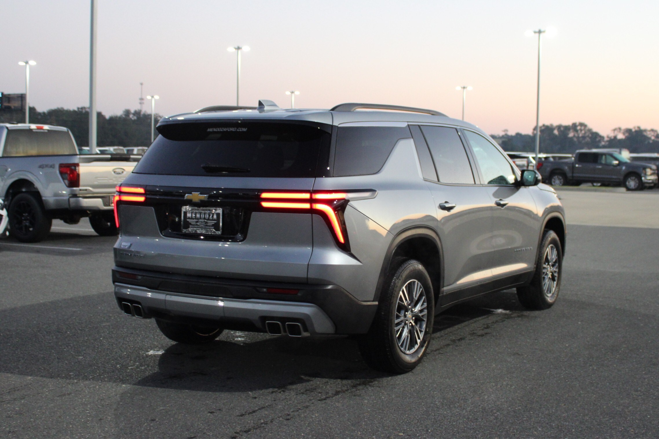 2025 Chevrolet Traverse photo 4