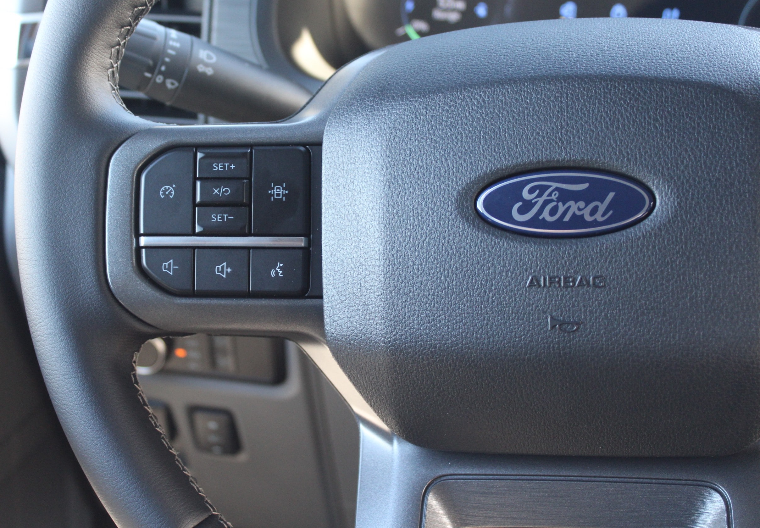 2025 Ford F-150 Lightning XLT - Photo 32