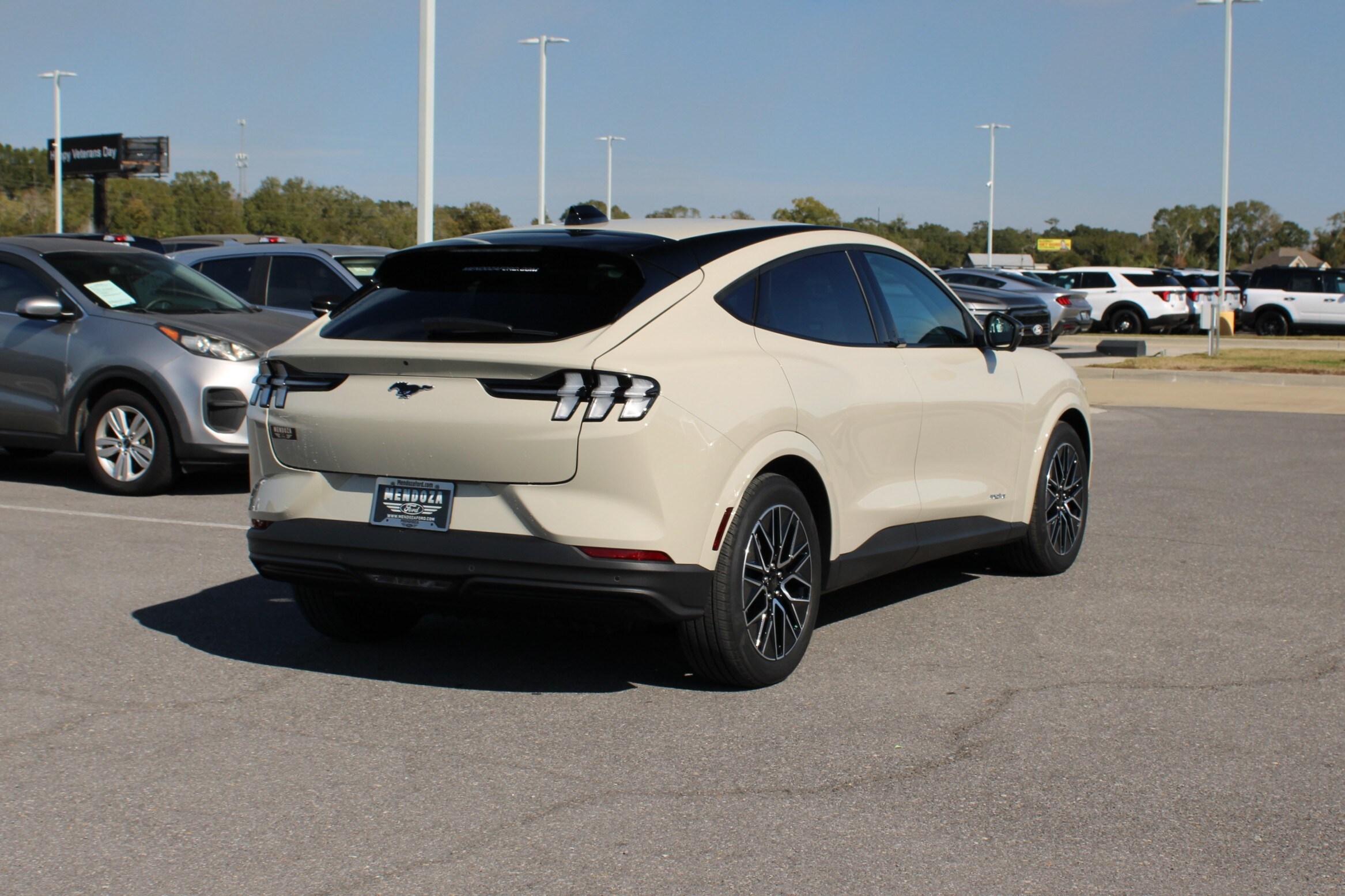 2025 Ford Mustang Mach-E Premium photo 3