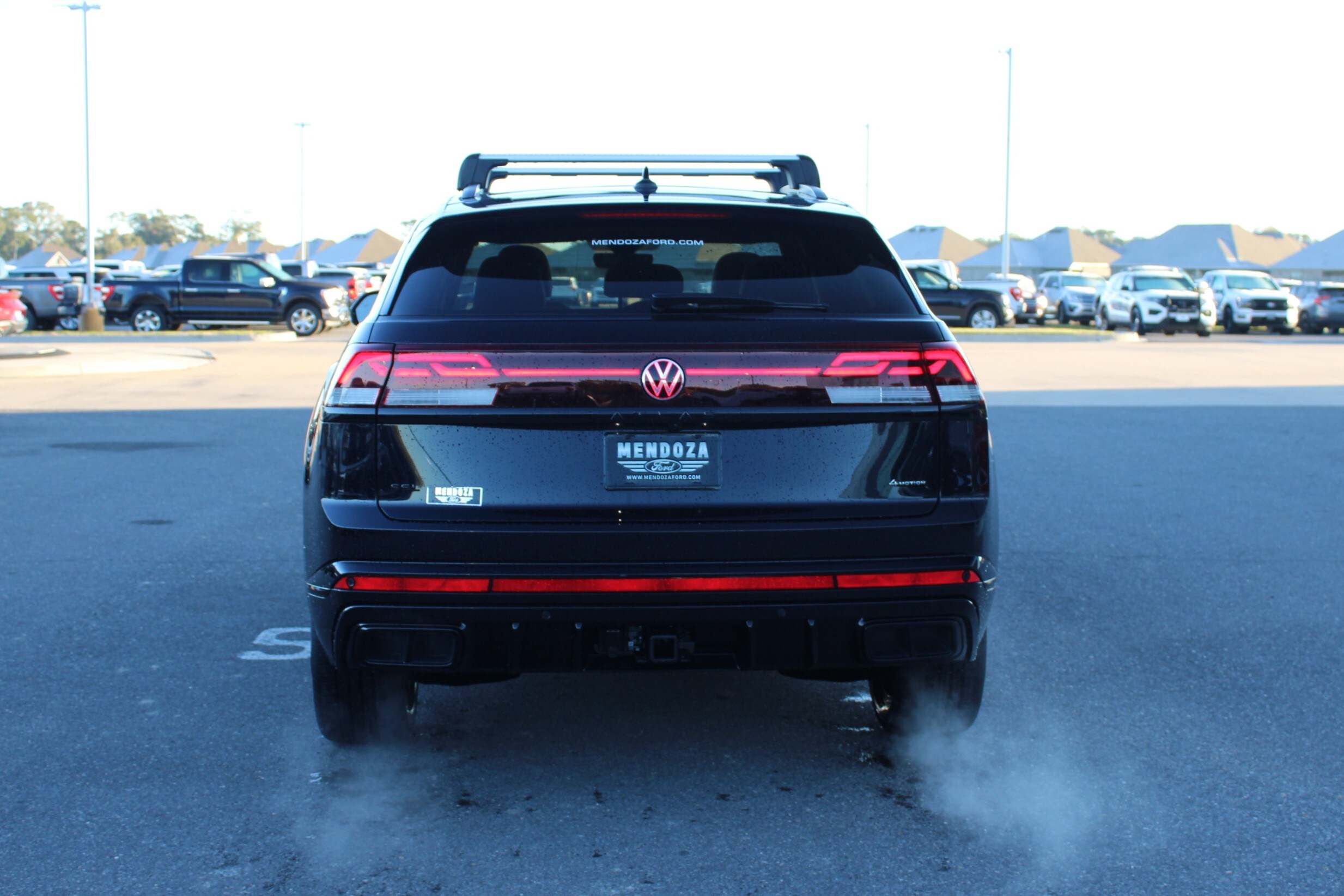 2026 Volkswagen Atlas Cross Sport SEL R-Line photo 3