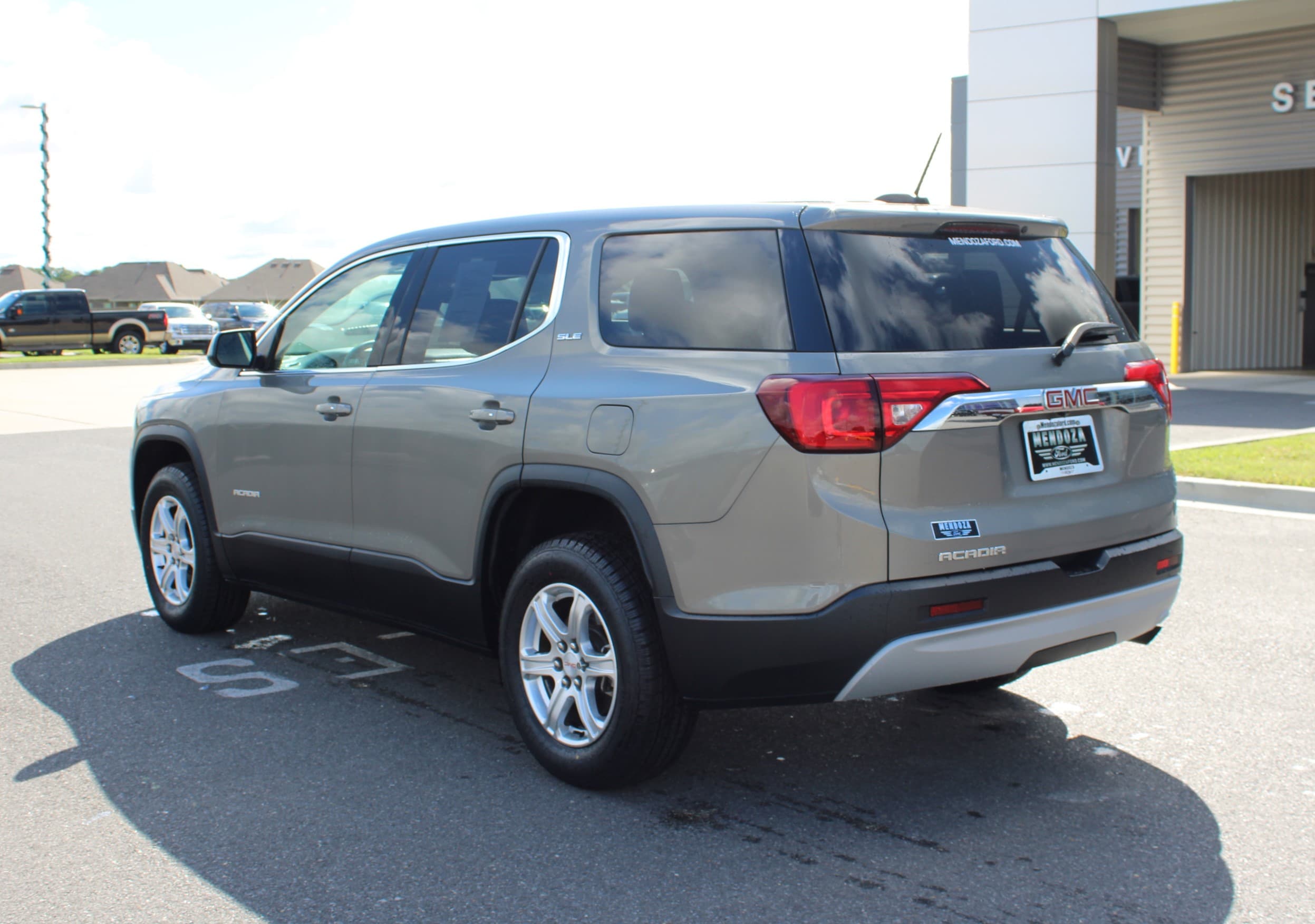 Used 2019 GMC Acadia SLE-1 with VIN 1GKKNKLA2KZ253270 for sale in Maurice, LA