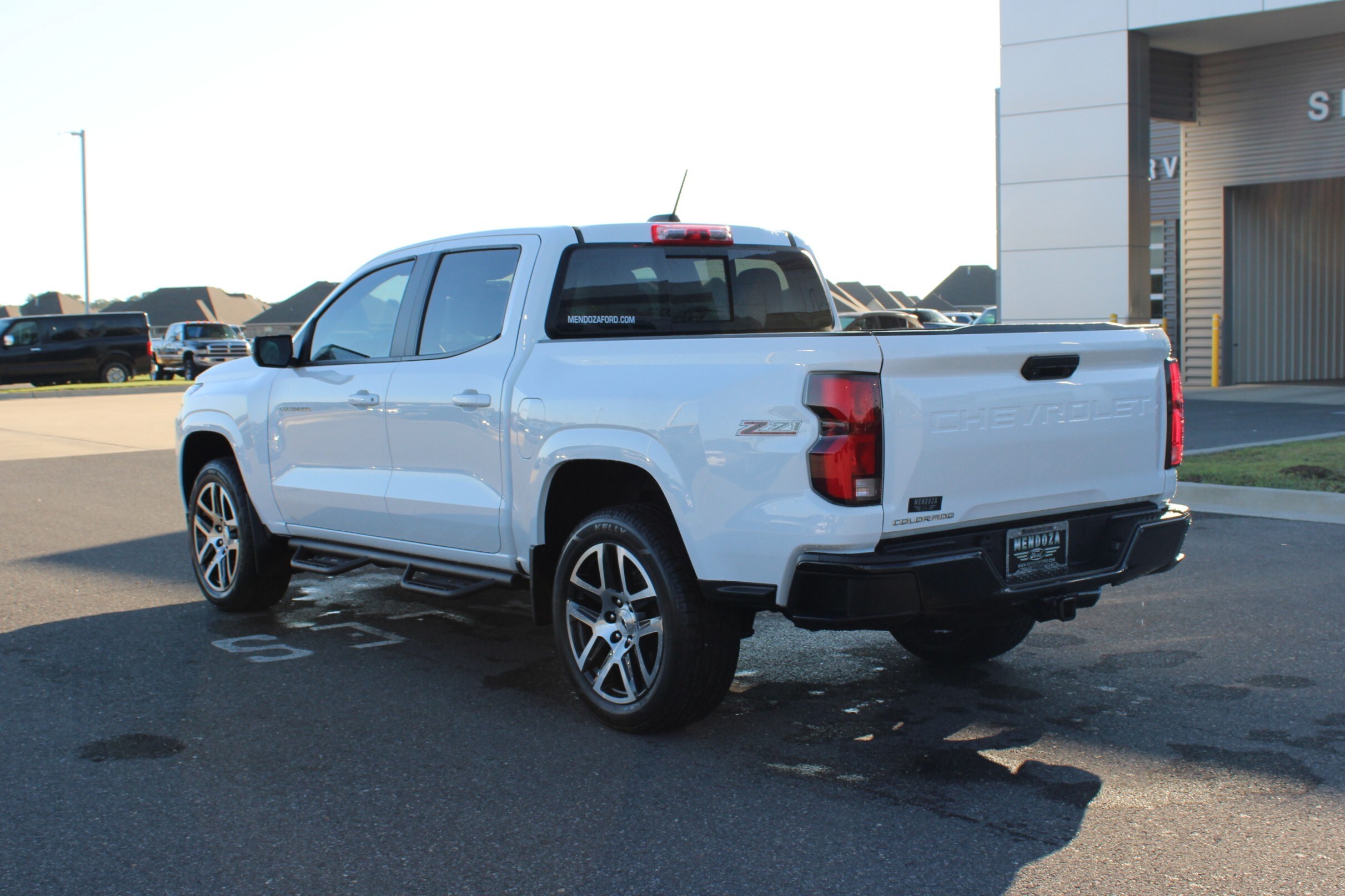 2023 Chevrolet Colorado Z71 photo 2